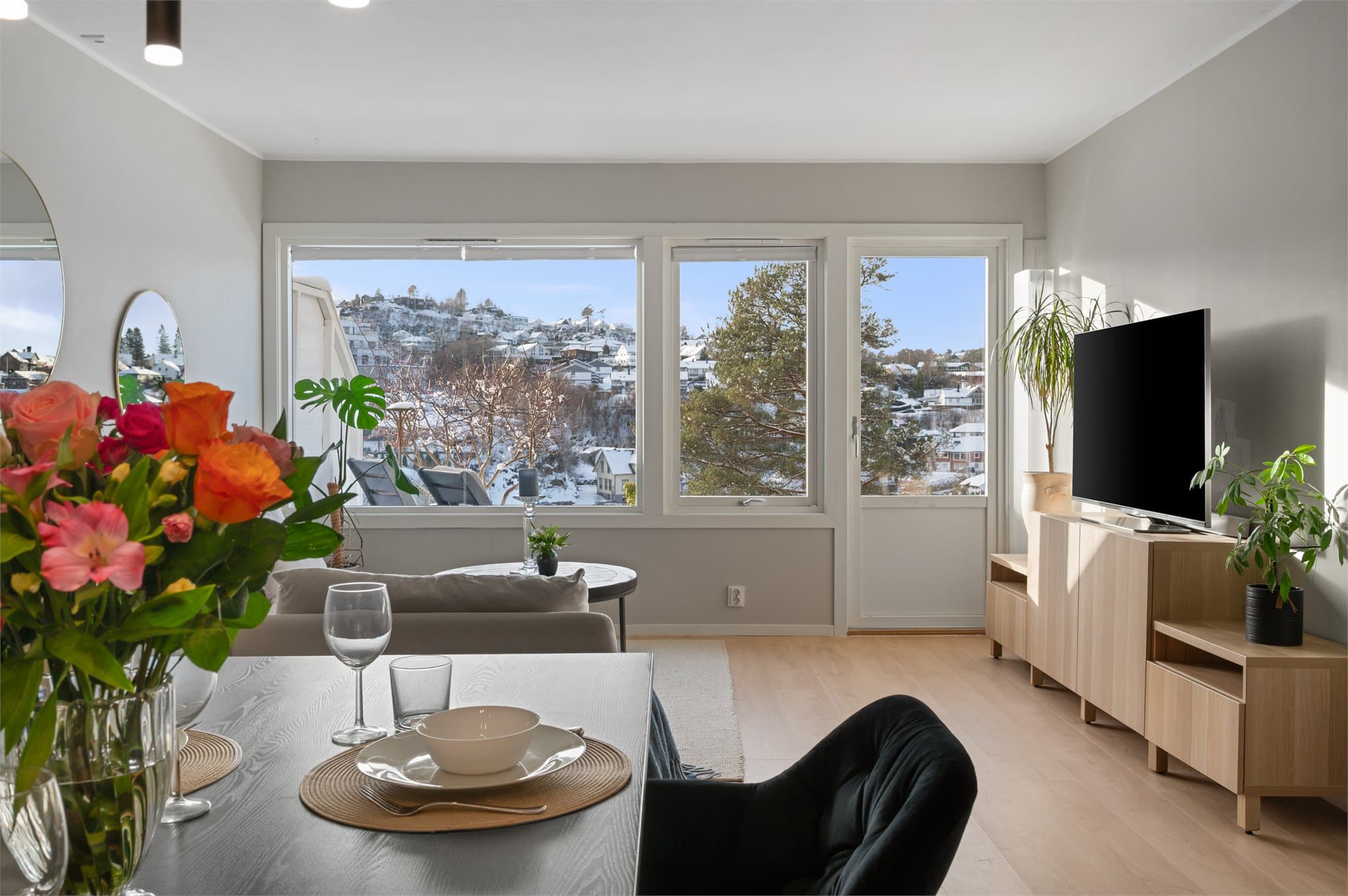 - Det er lagt nytt gulv og utbedret vegger i løpet av de siste årene -