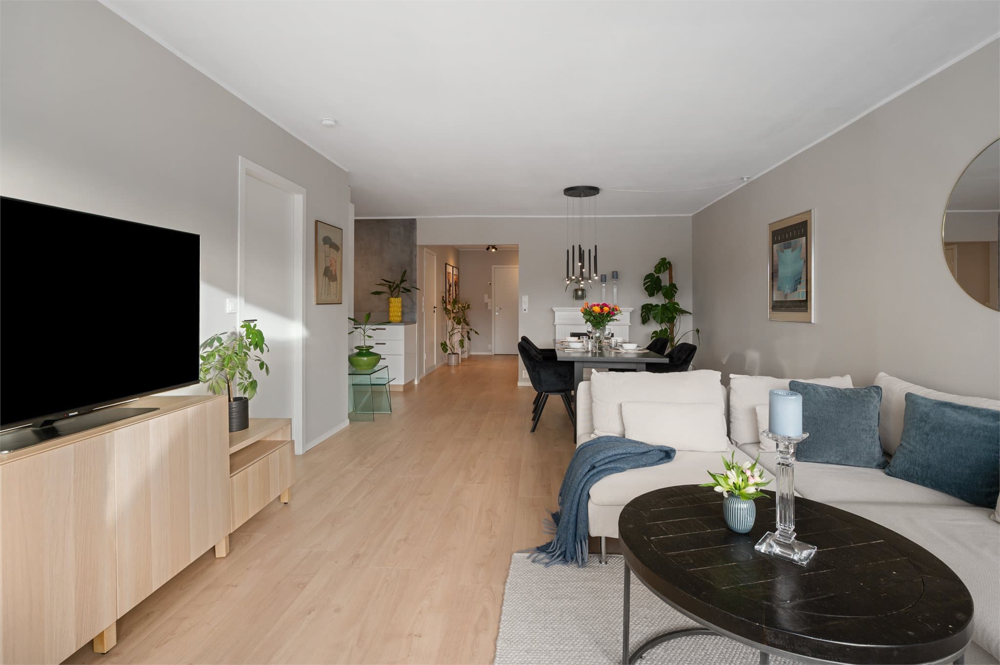 - Stue/kjøkken måler 35,7m² -