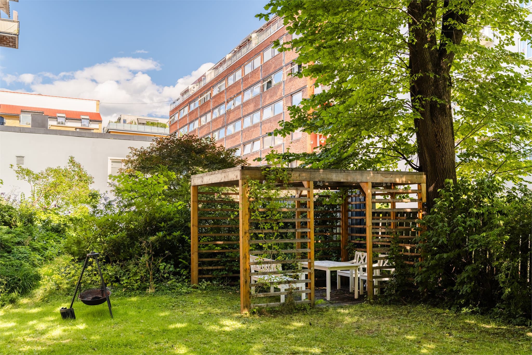 Fellesarealene inkluderer en pergola med sittegruppe.