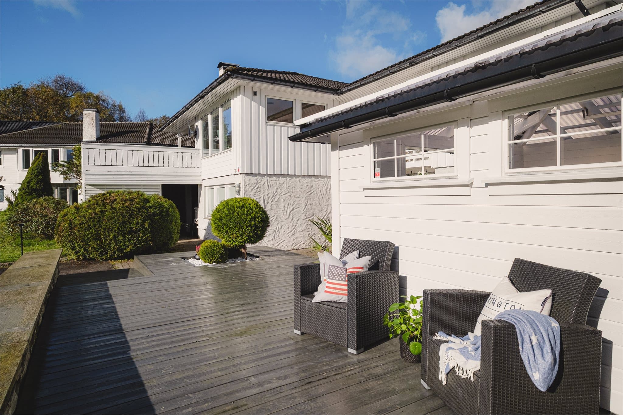 - Terrassen på bakkeplan måler 56m² -
