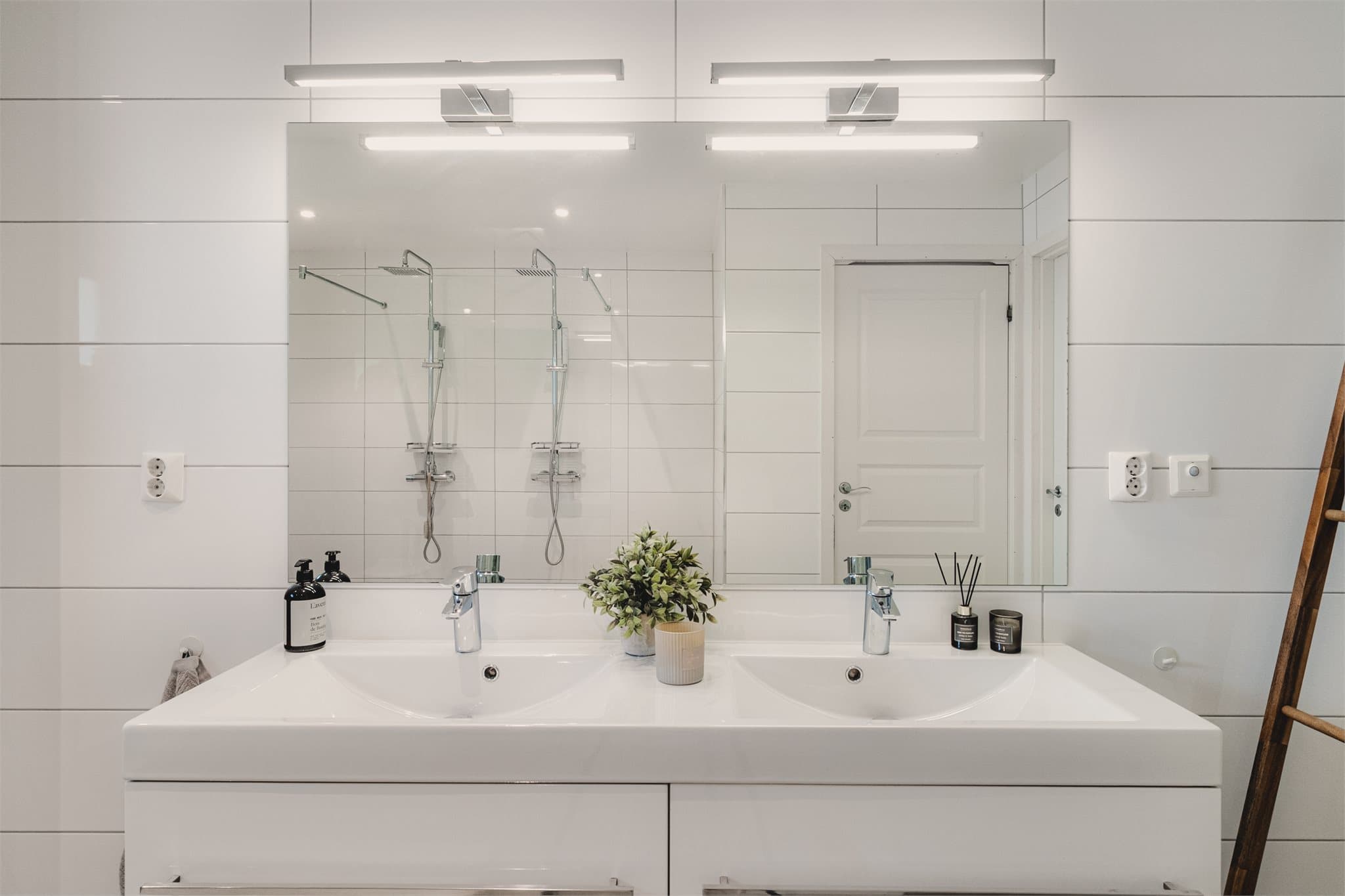 - Badet måler 8,7m² -