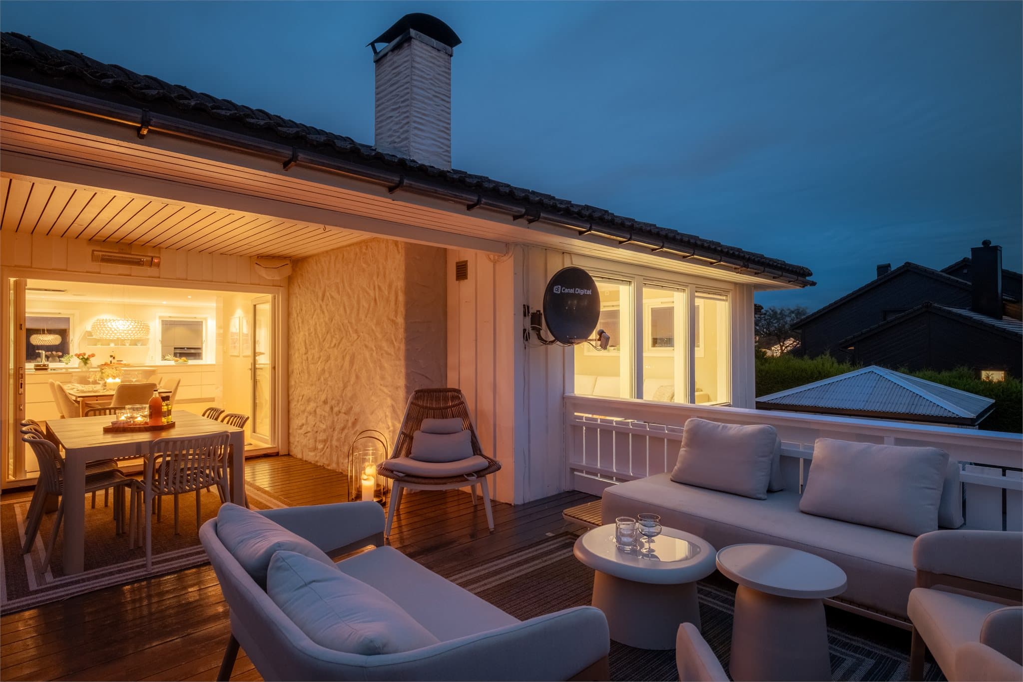- Boligen byr på hele 94m² med terrasse- og balkongareal -