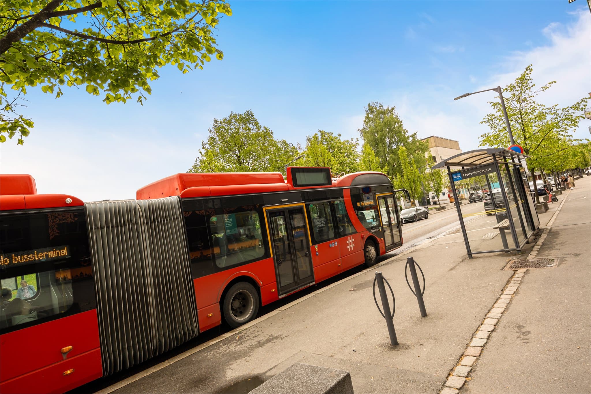 Kort vei til busstopp.