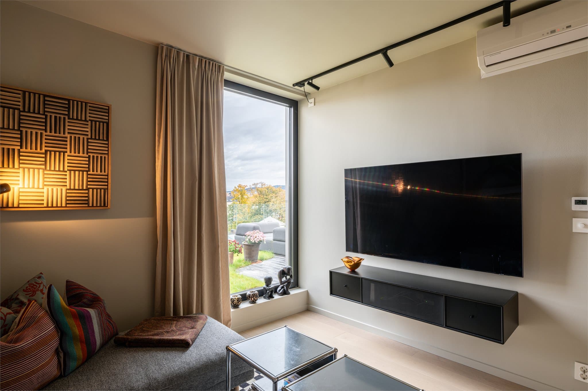 Soverom ll fremstår i dag som en lun og komfortabel TV-stue.