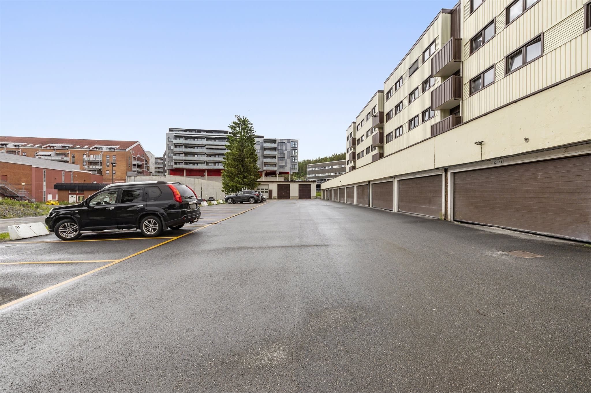 Gode parkeringsmuligheter på borettslagets eiendom.