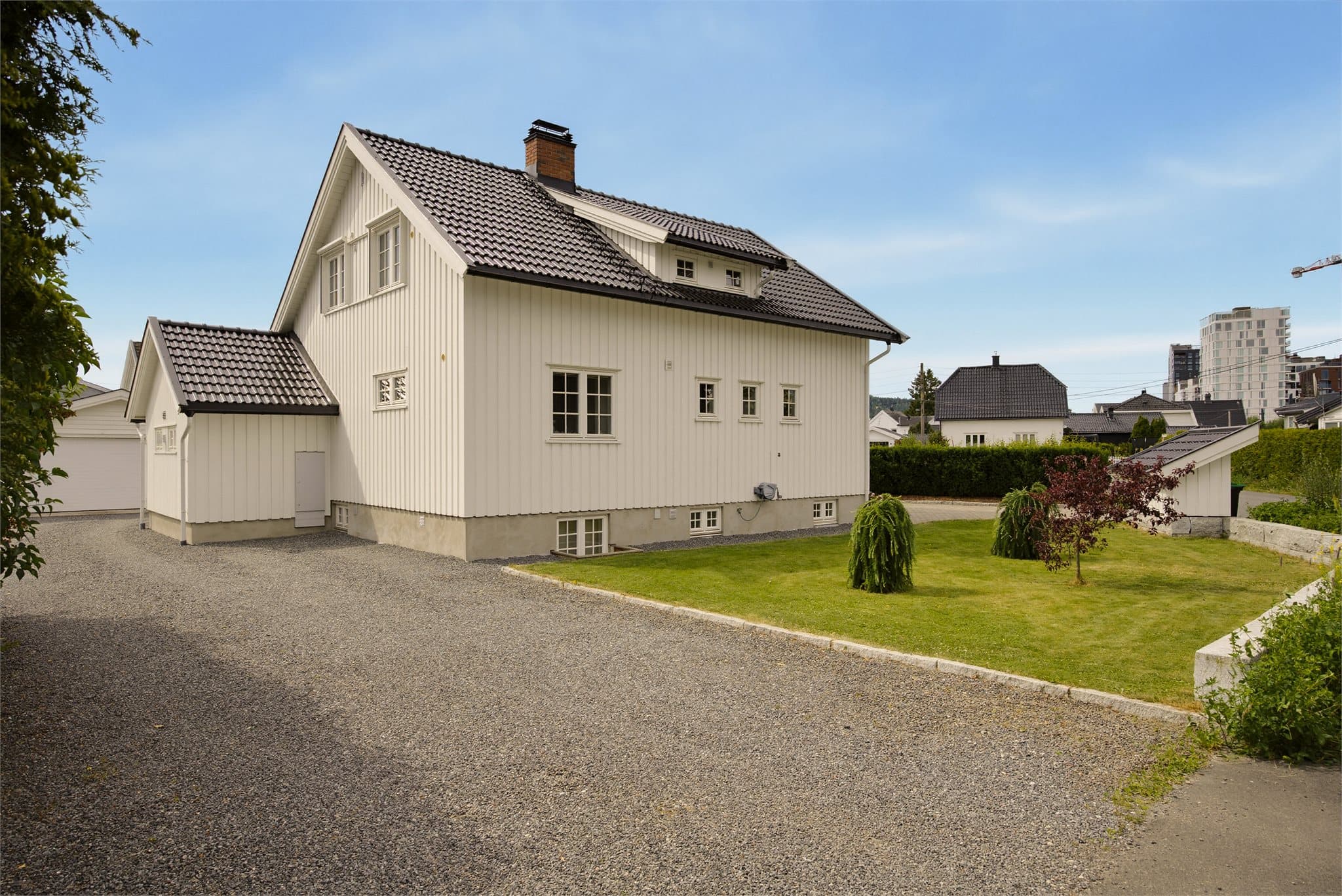 En attraktiv og sentral beliggenhet på Vigernes, med det aller meste du trenger i hverdagen innen kort gangavstand. Her bor du med Lillestrøm sentrum rett utenfor døren, samtidig som du har enkel tilgang til turmuligheter og et svært godt kollektivtilbud.