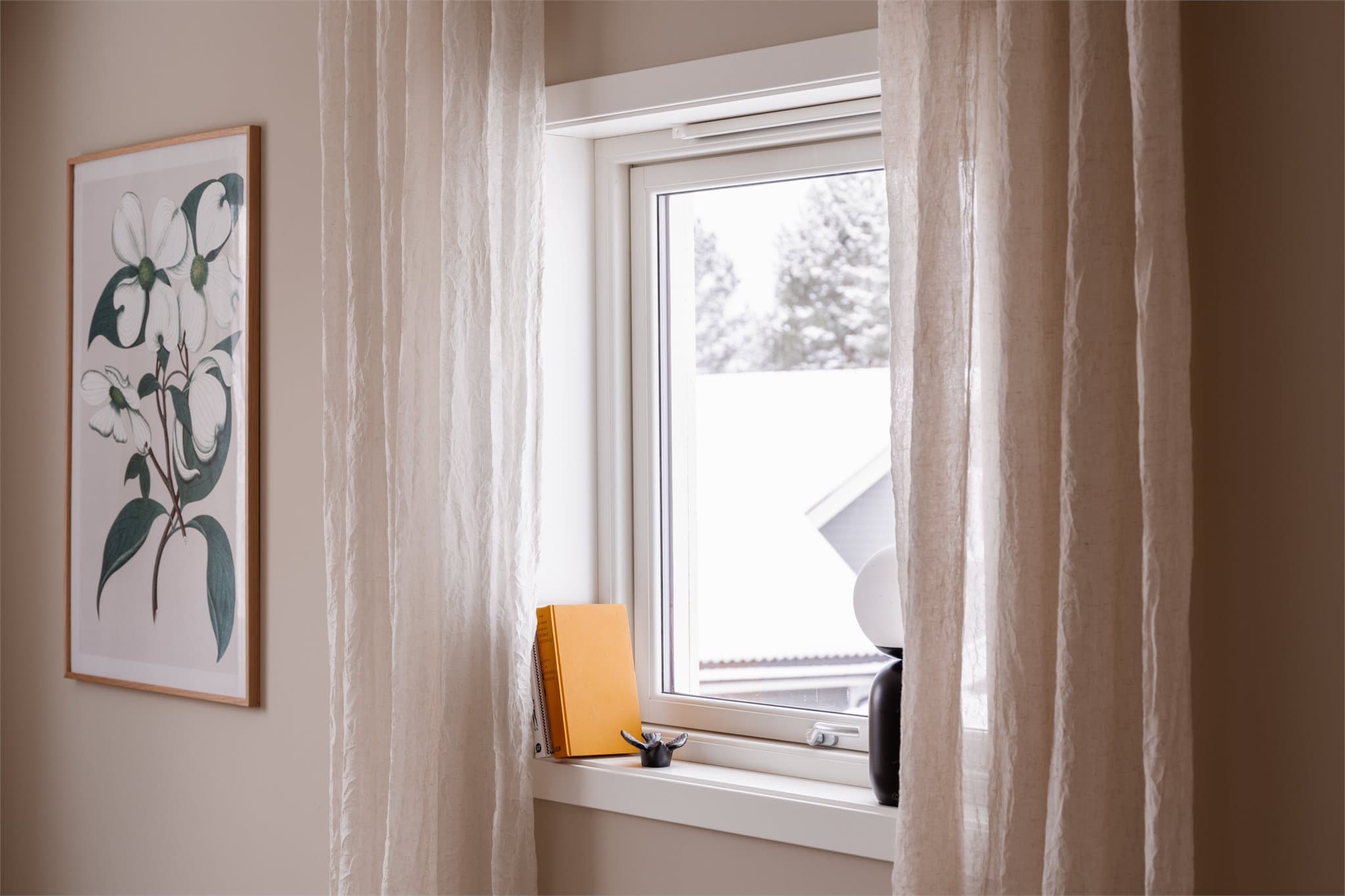 Vinduene er fra Uldal, i 2-lags glass med utvendig aluminiums-kledning.