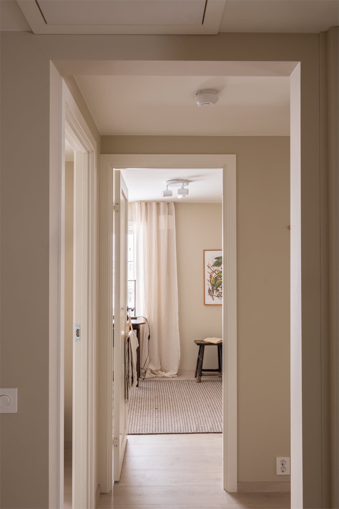 Det ble montert ny loftsluke til kryploftet i 2025.