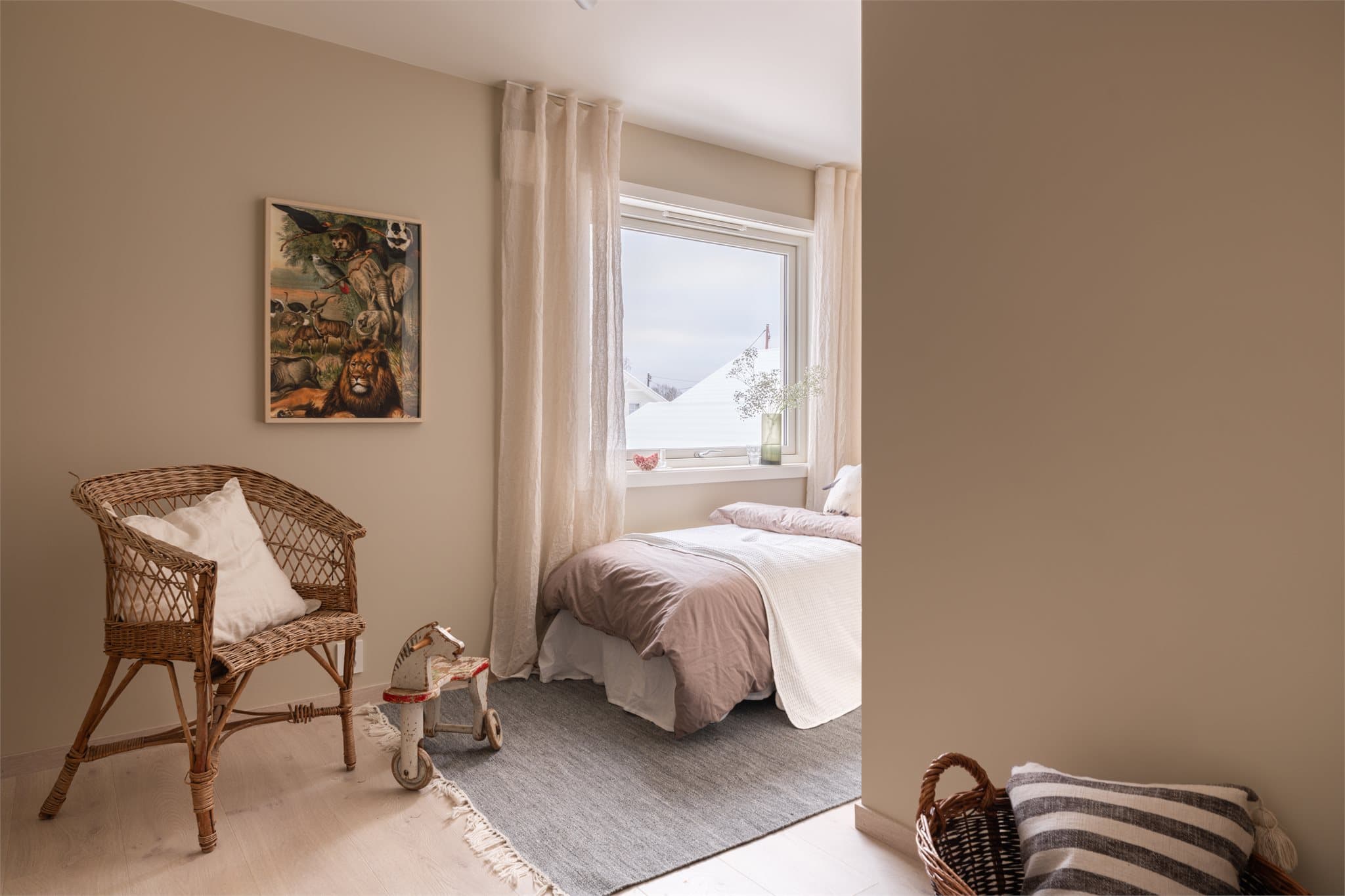 Med hele fire soverom er det god plass til familie og hjemmekontor.