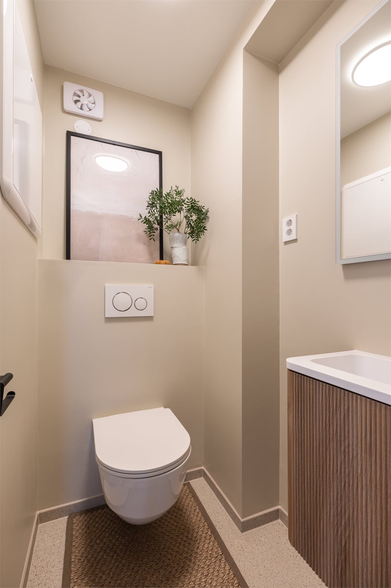 I 2025 ble det etablert et gjestetoalett i tilknytning til gangen.