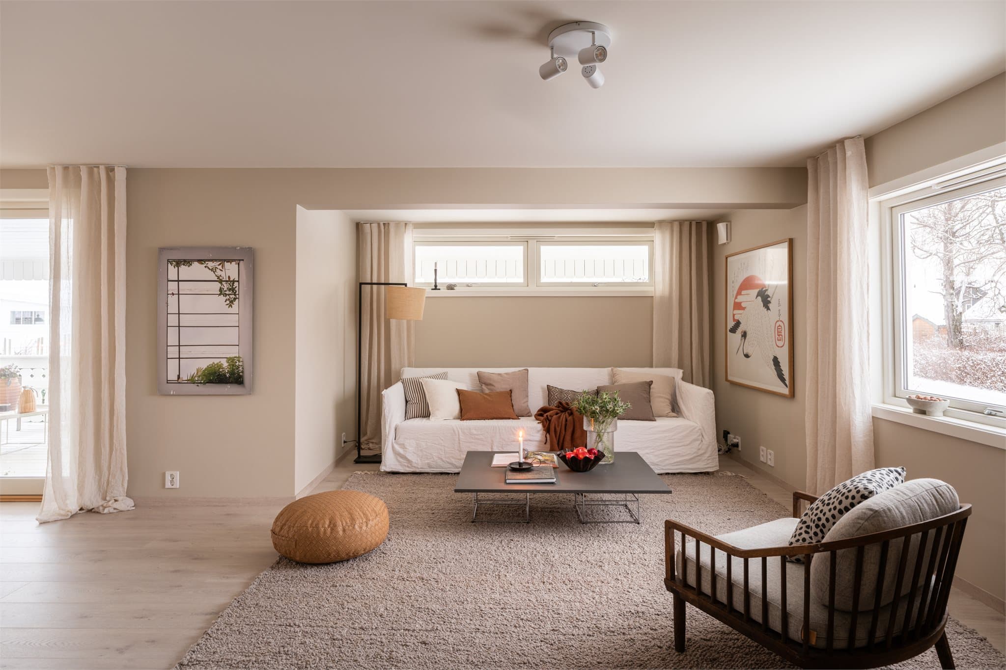 Vinduene og terrassedøren ble byttet ut i 2025.