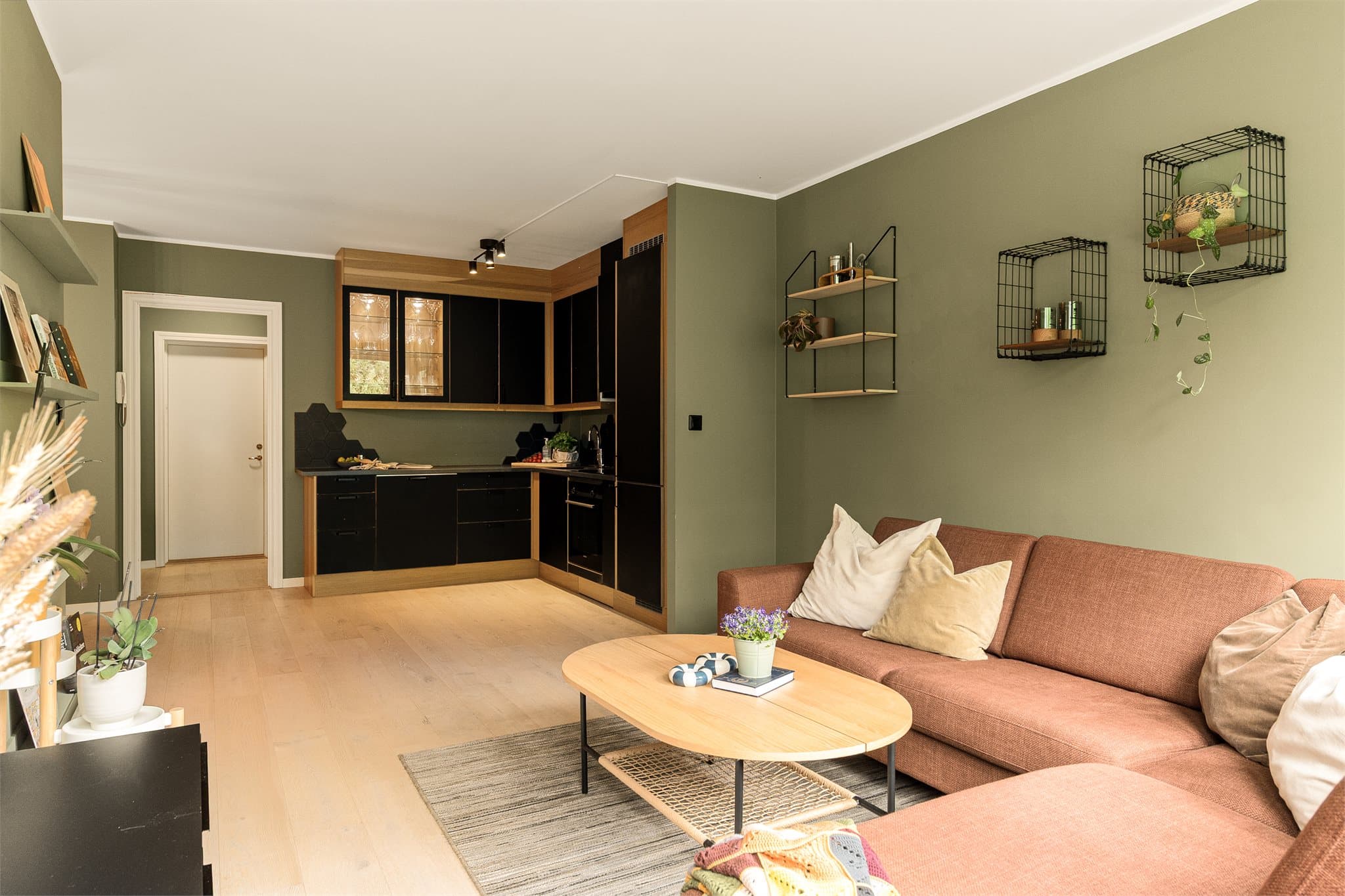 - Stue/kjøkken måler 30m² -