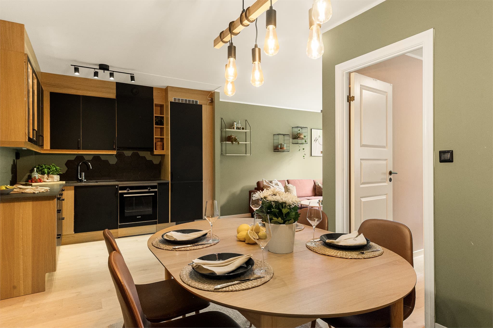 - Leiligheten har et BRA-i på 49m² og inneholder entré, bad, stue/kjøkken og soverom -