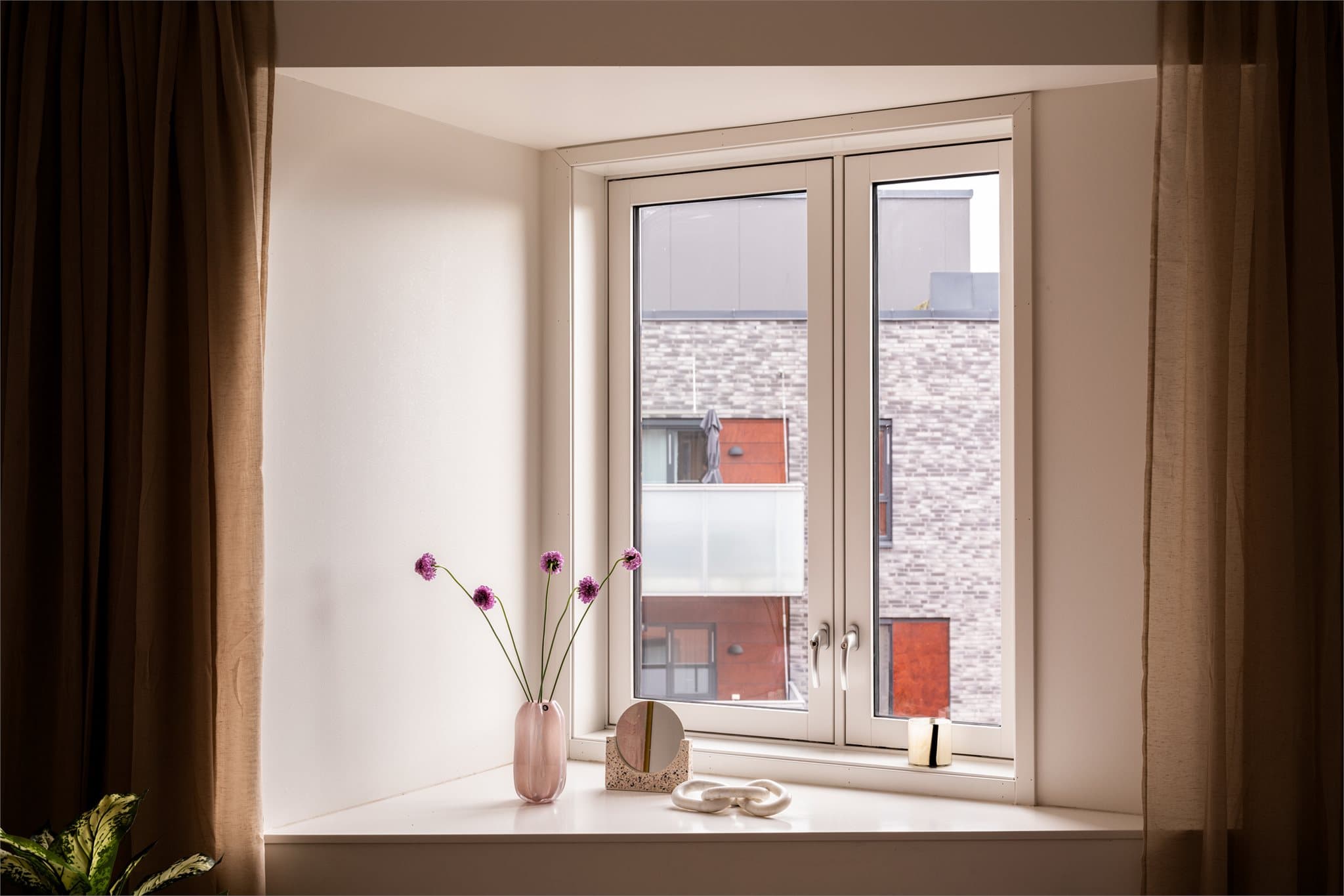 Detaljer fra vindusposten.