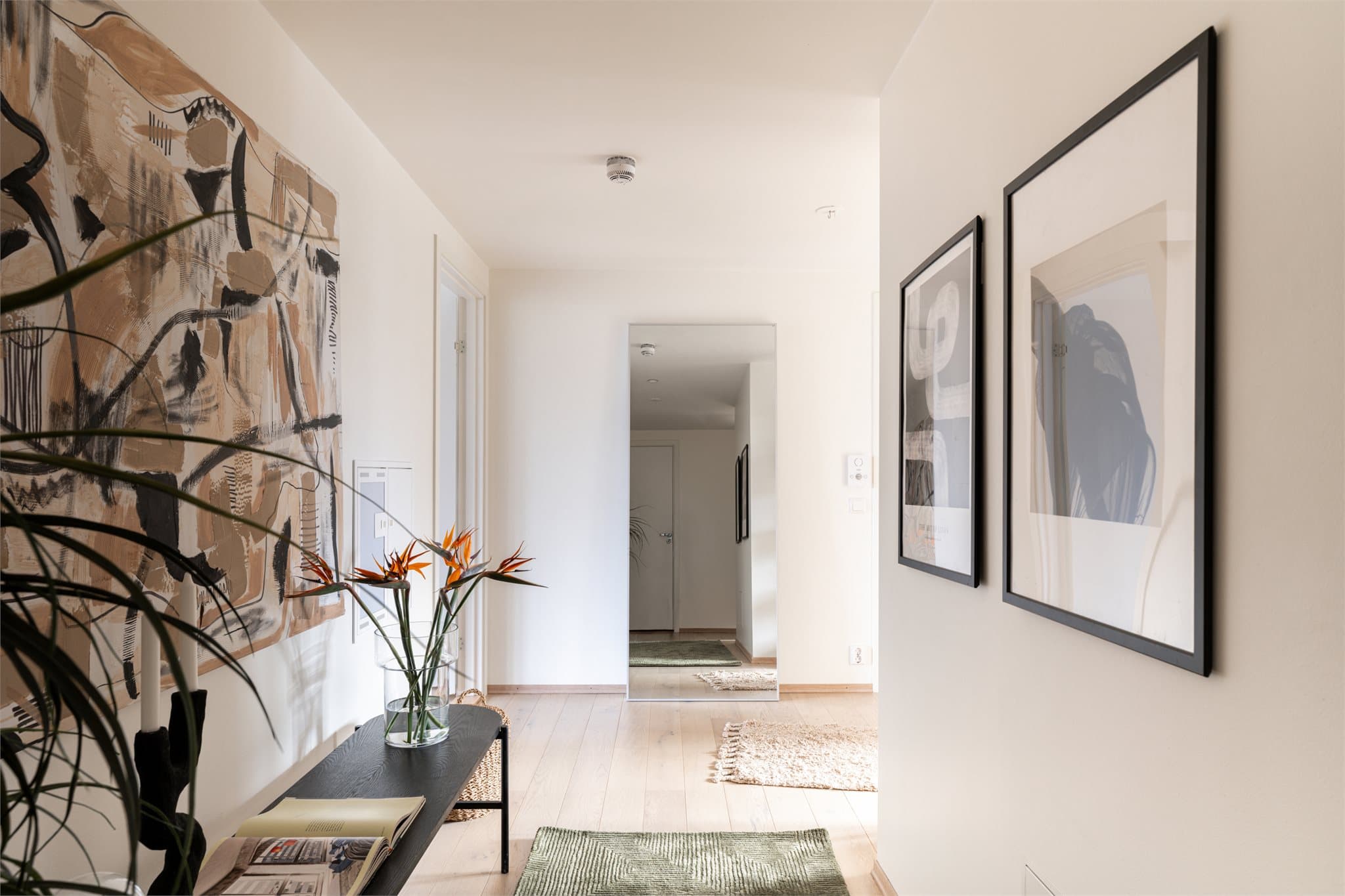 Hjemmets første rom, og det som møter deg og gjestene dine når du kommer inn døren, fremstår innbydende og gir et godt førsteinntrykk.