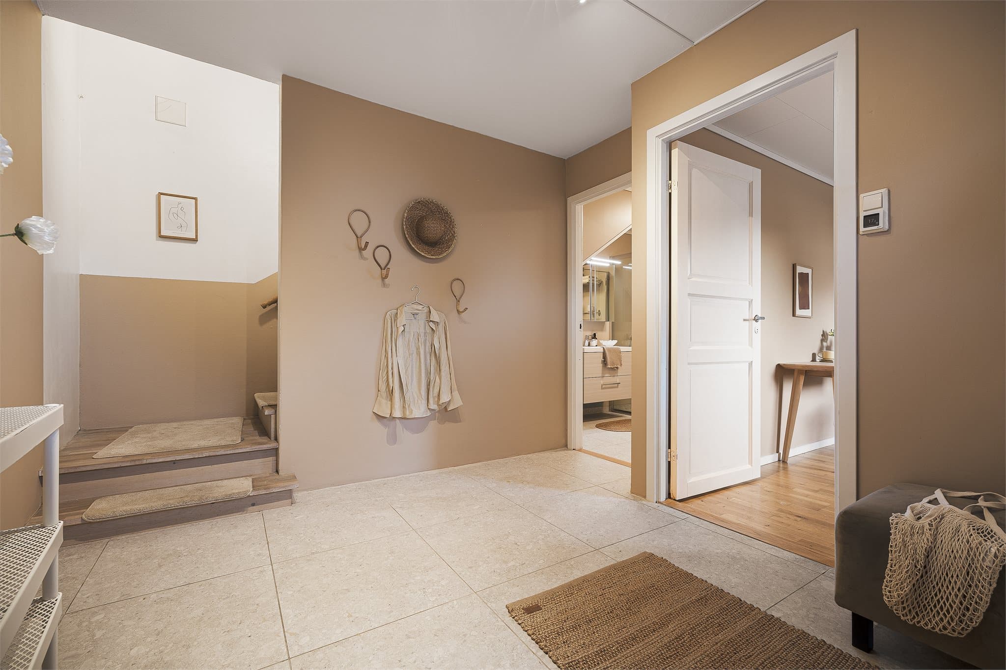 - Varmekabler i entre/gang/trapperom, bad og soverom i u-etg -