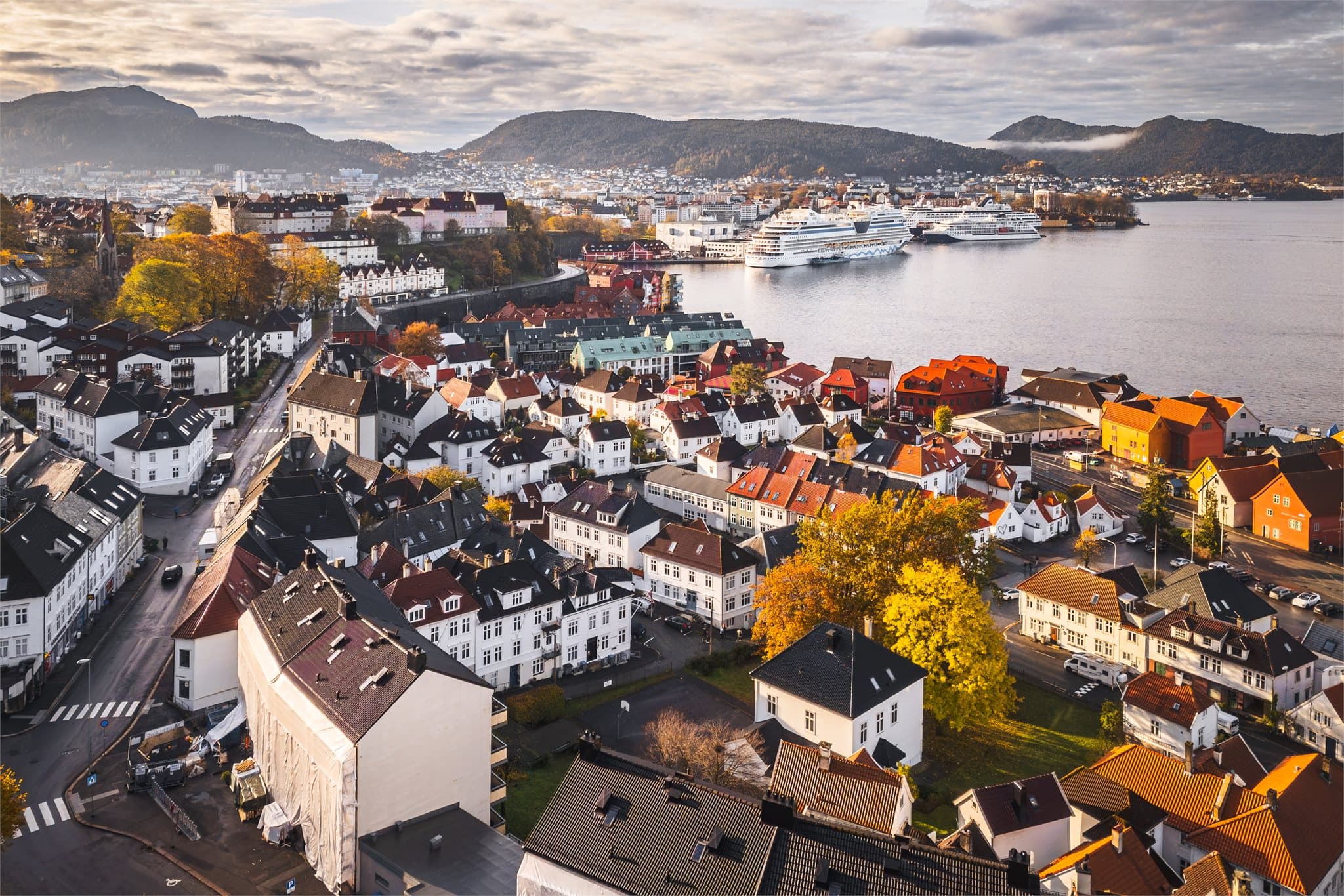 - For den turglade er det et eldorado av turmuligheter like i nærheten som blant annet Fjellveien, Permisjonsstien, Sandviksbatteriet, Stoltzen og Fløyen -