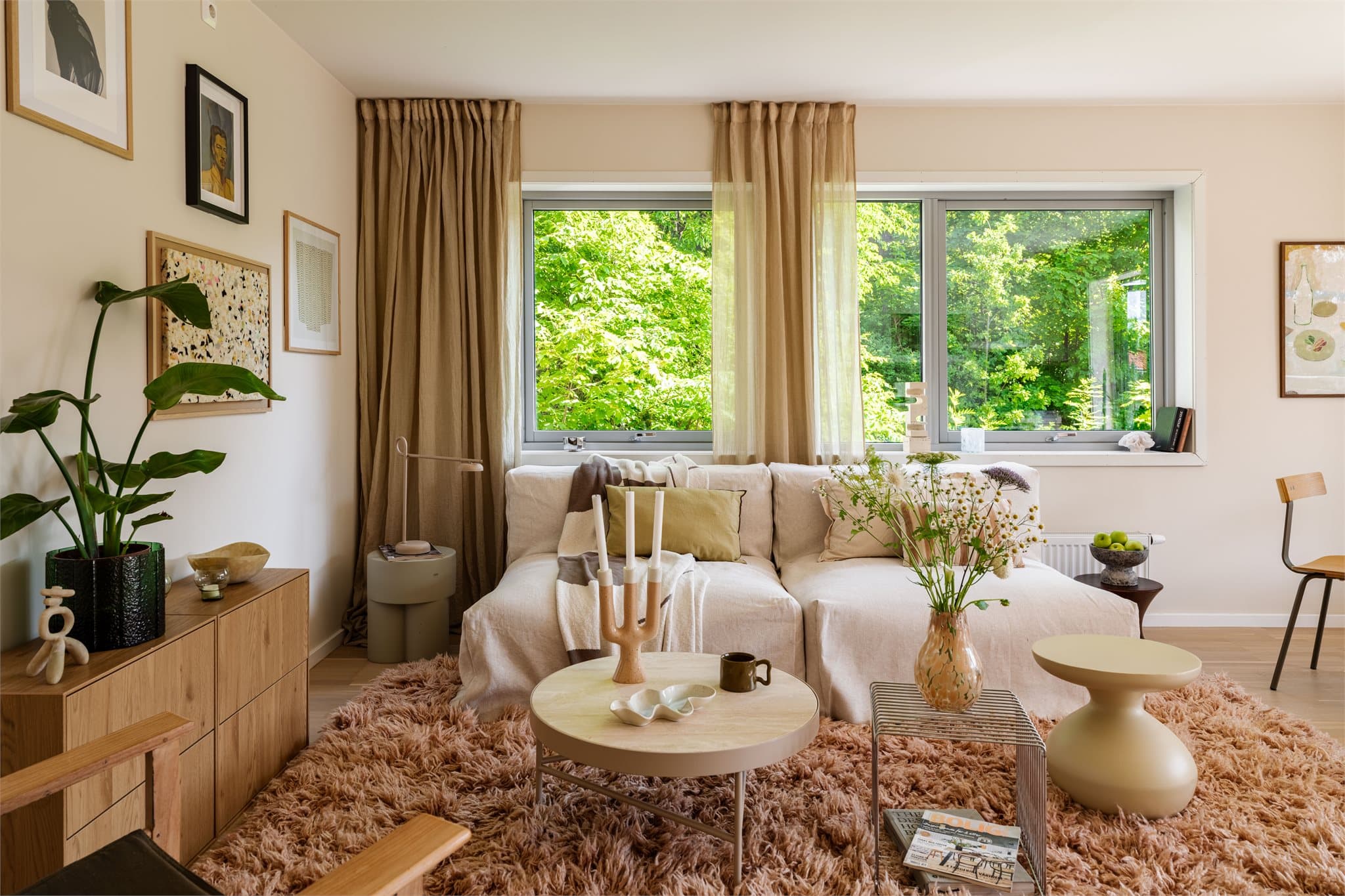 Her har du god plass til sofa og det du skulle ønske av tilhørende møbler.