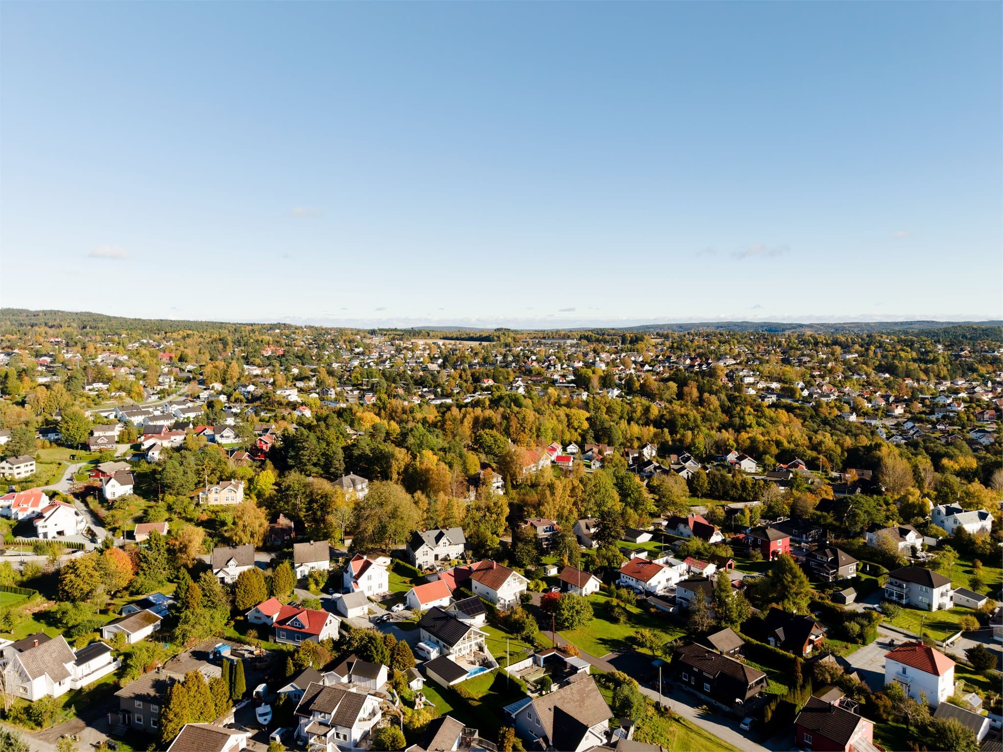 Kort gangavstand til både Hjortsberg barneskole og Strupe ungdomsskole samt lokale idrettsanlegg.