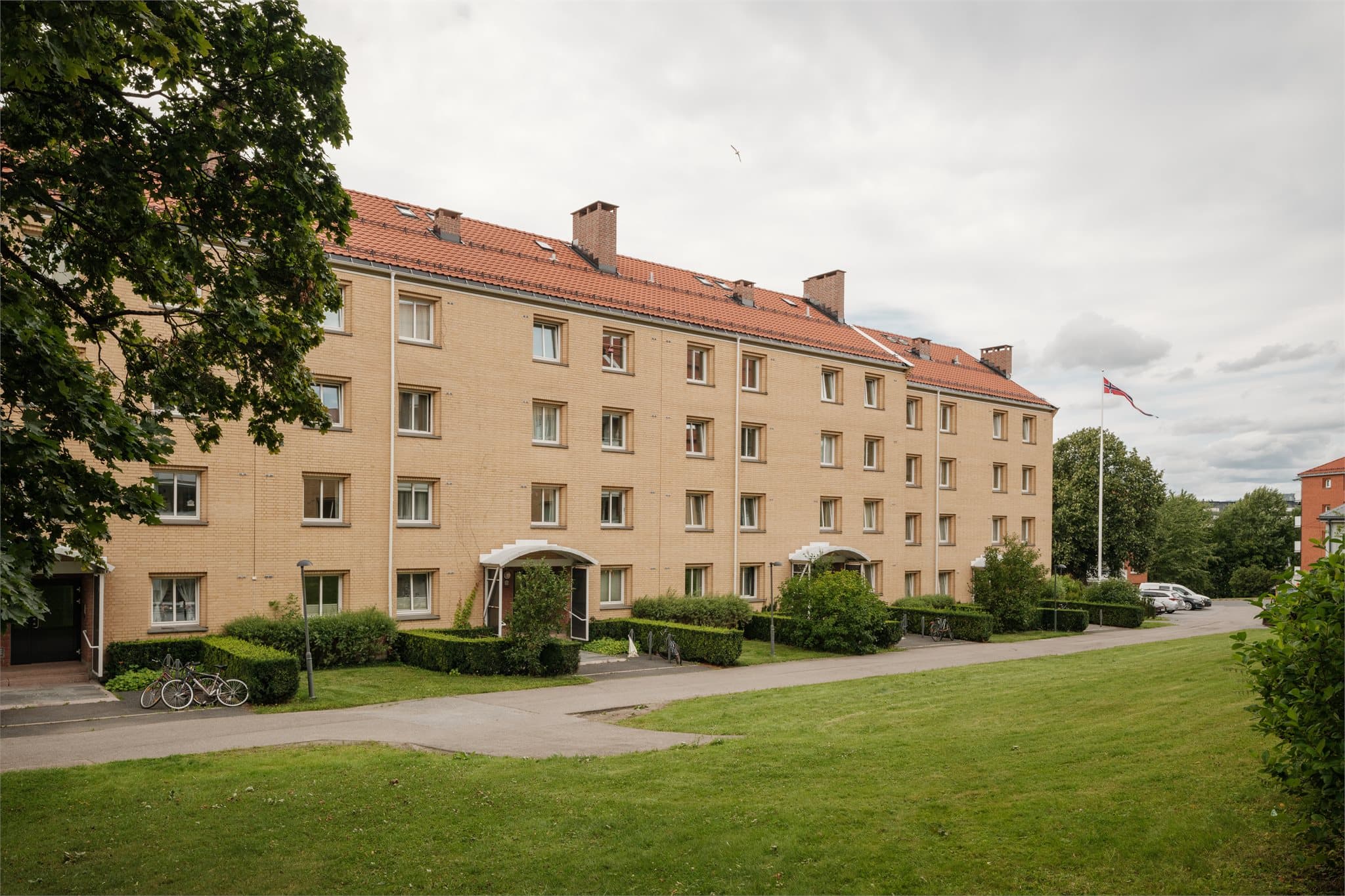 Leiligheten har en sentral og attraktiv beliggenhet i et veletablert boligområde på spennende Hasle/Hovin.