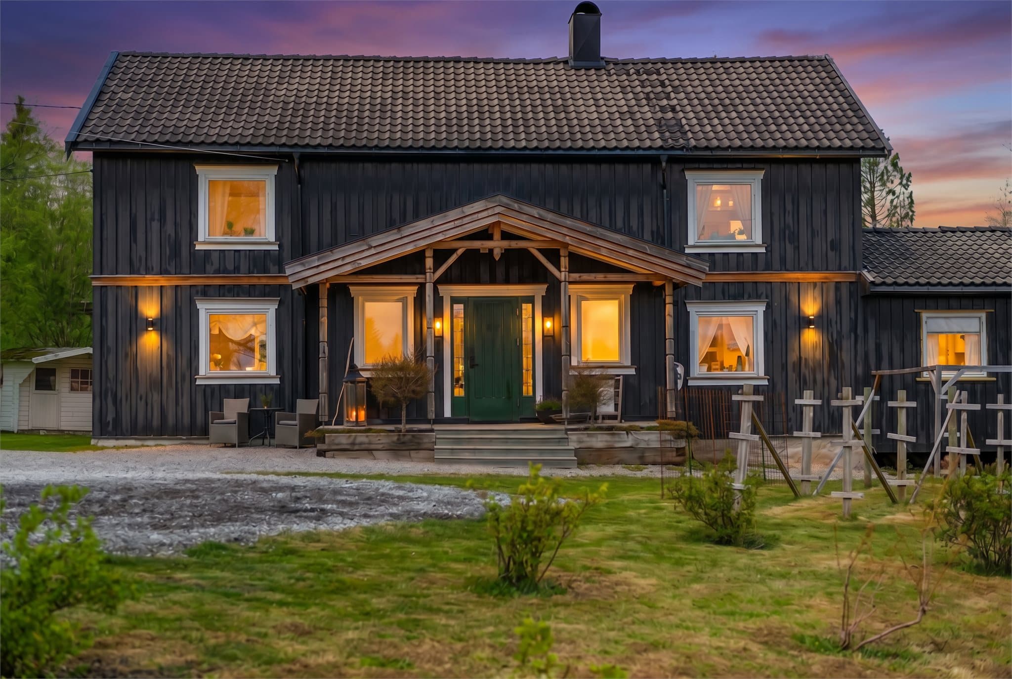 Kveldssteming ved hovedhuset. Digitalt redigert, avvik kan forekomme.
