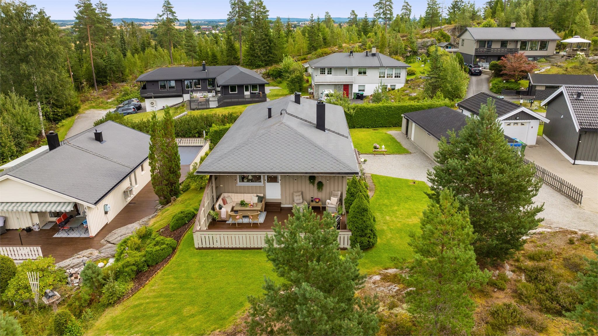 Spennende, men lettstelt uteområde hvor både- to og firbente vil trives.