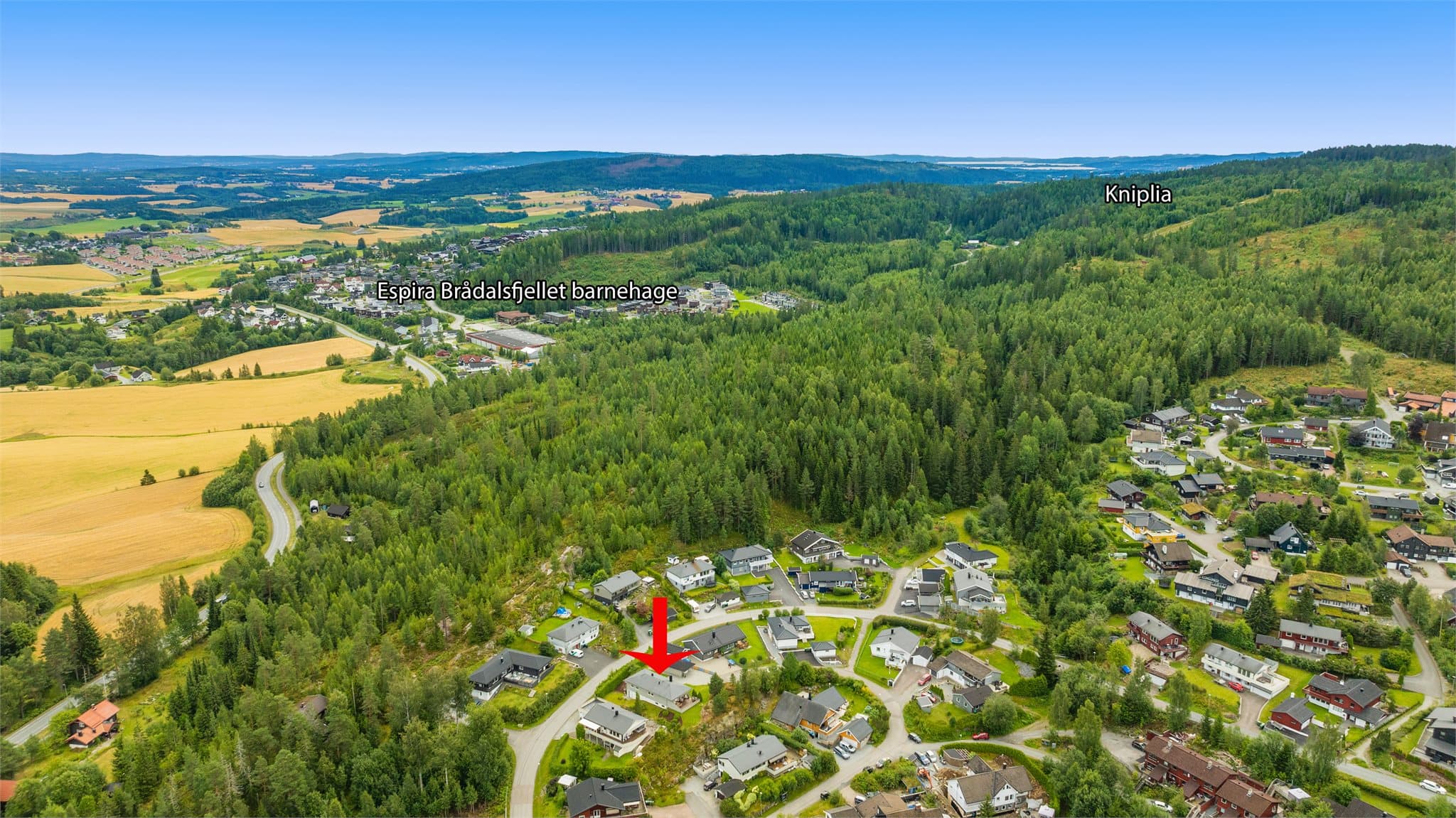 Kniplia med alpinbakke en kort kjøretur unna.