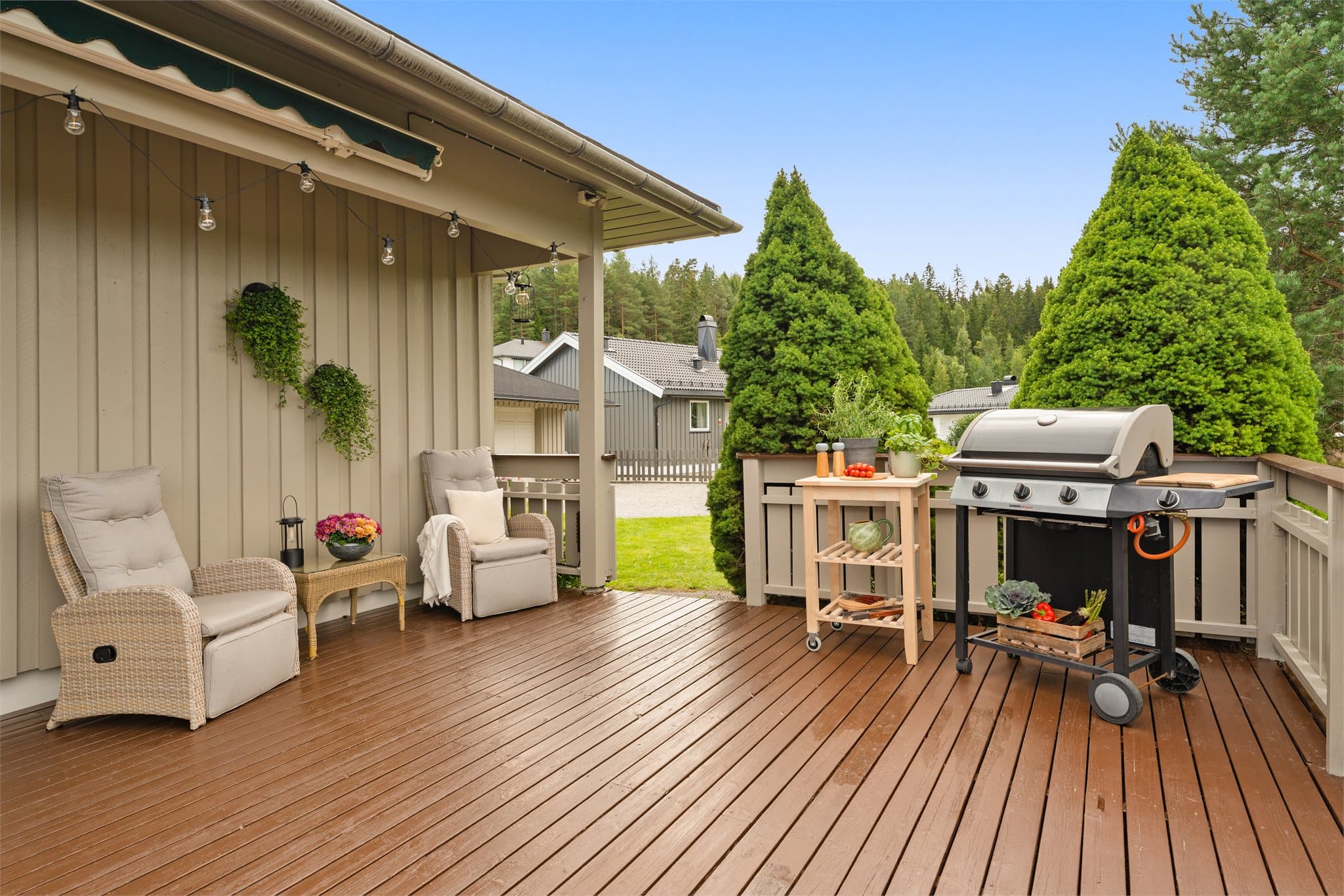 Det er innstallert markise på terrasse.