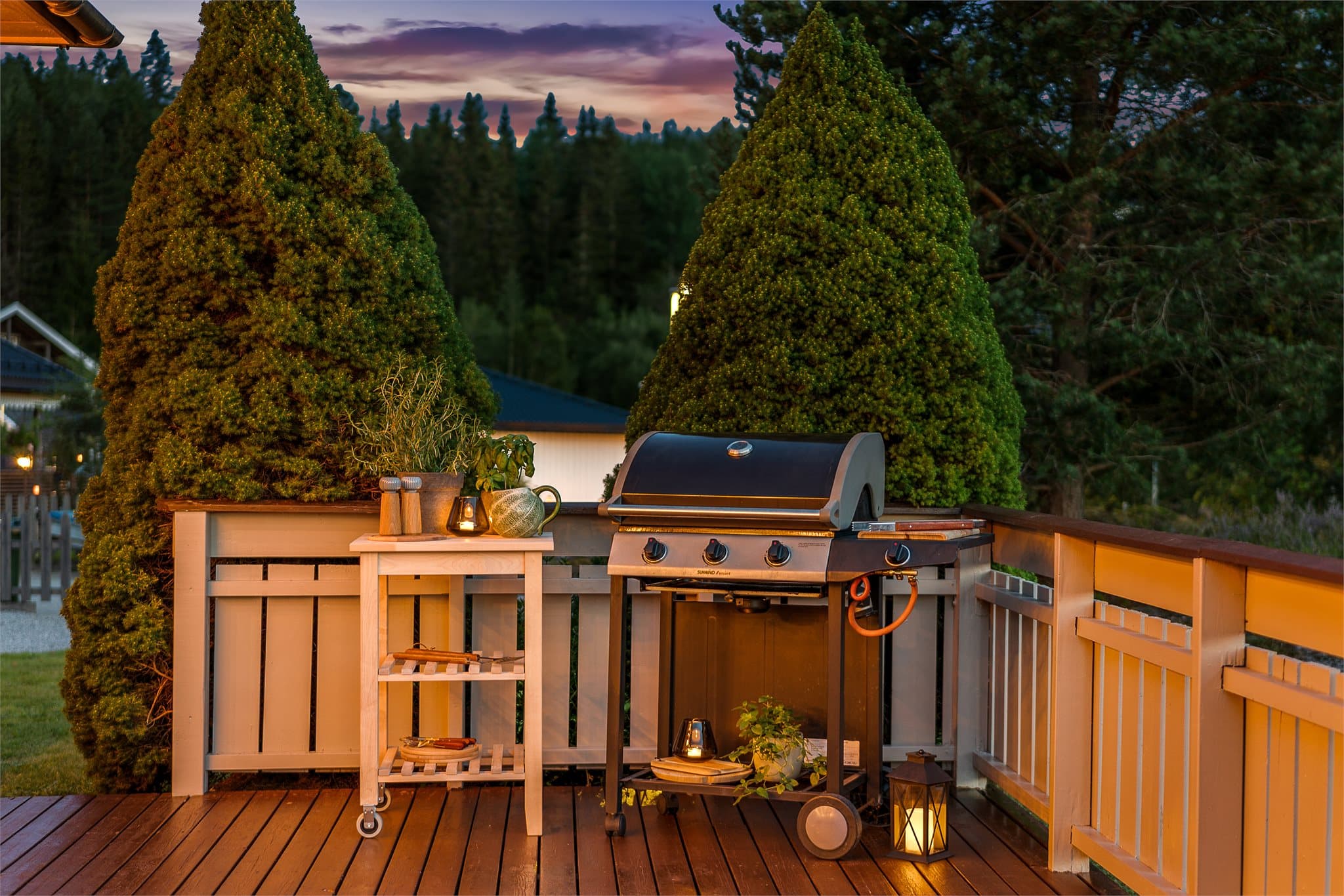 Kveldsstemning på uteplassen.