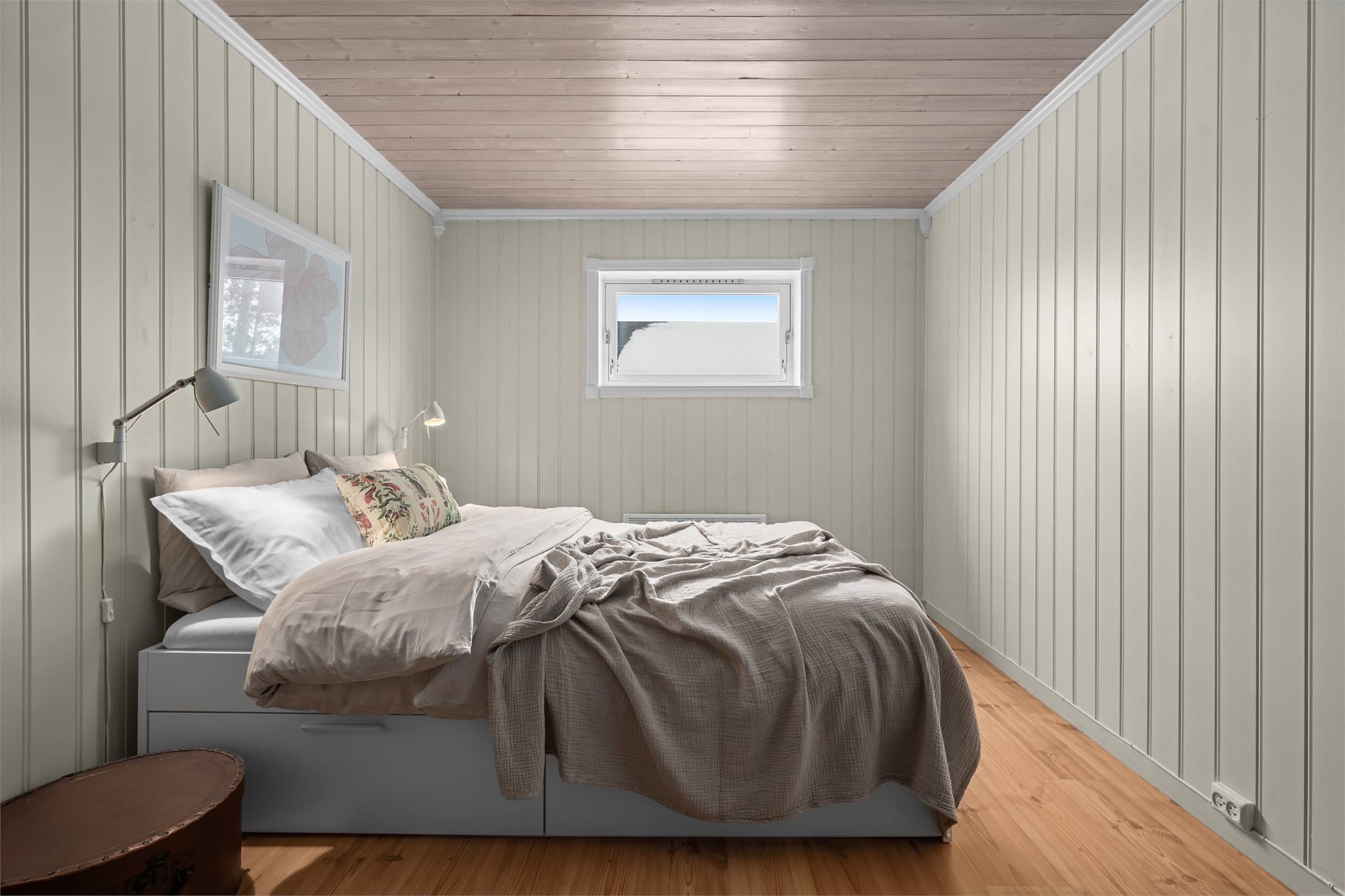 Hobby-/ trimrom i underetasje gir ekstra spillerom i hverdagen. Rommet er ikke godkjent som soverom.