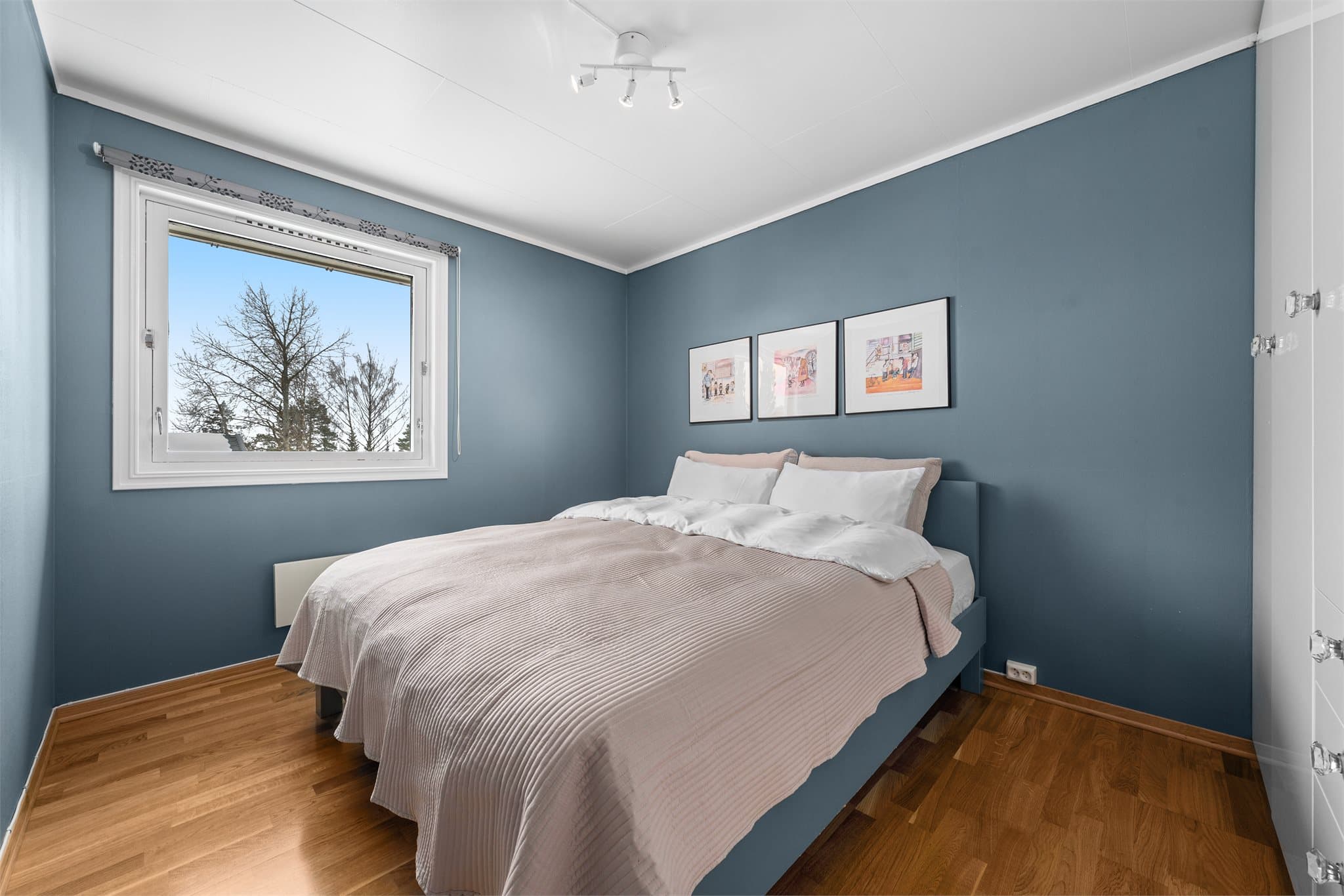 Soverom nummer to har også godt med skapplass.