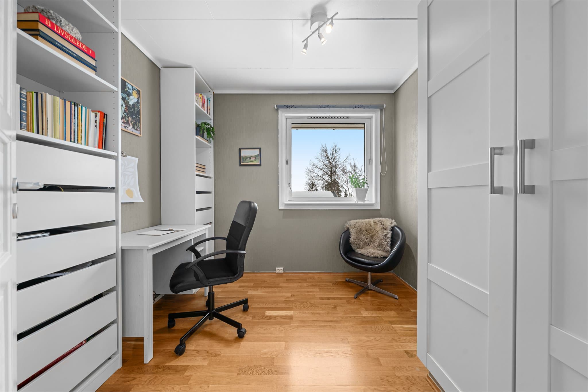 Det tredje soverommet nyttes i dag som kontor.