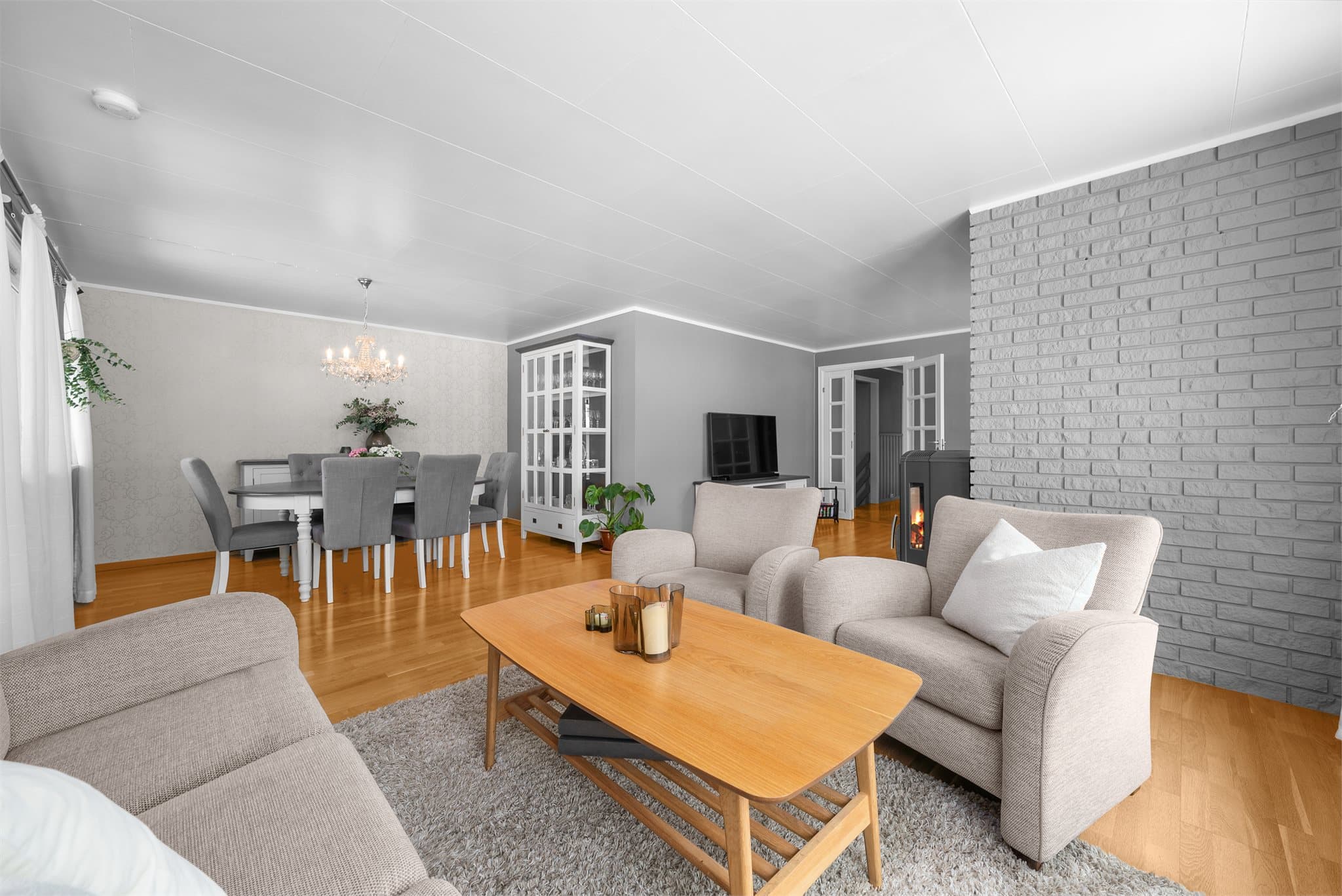 God plass til spisestue hvor venner og familie kan samles.