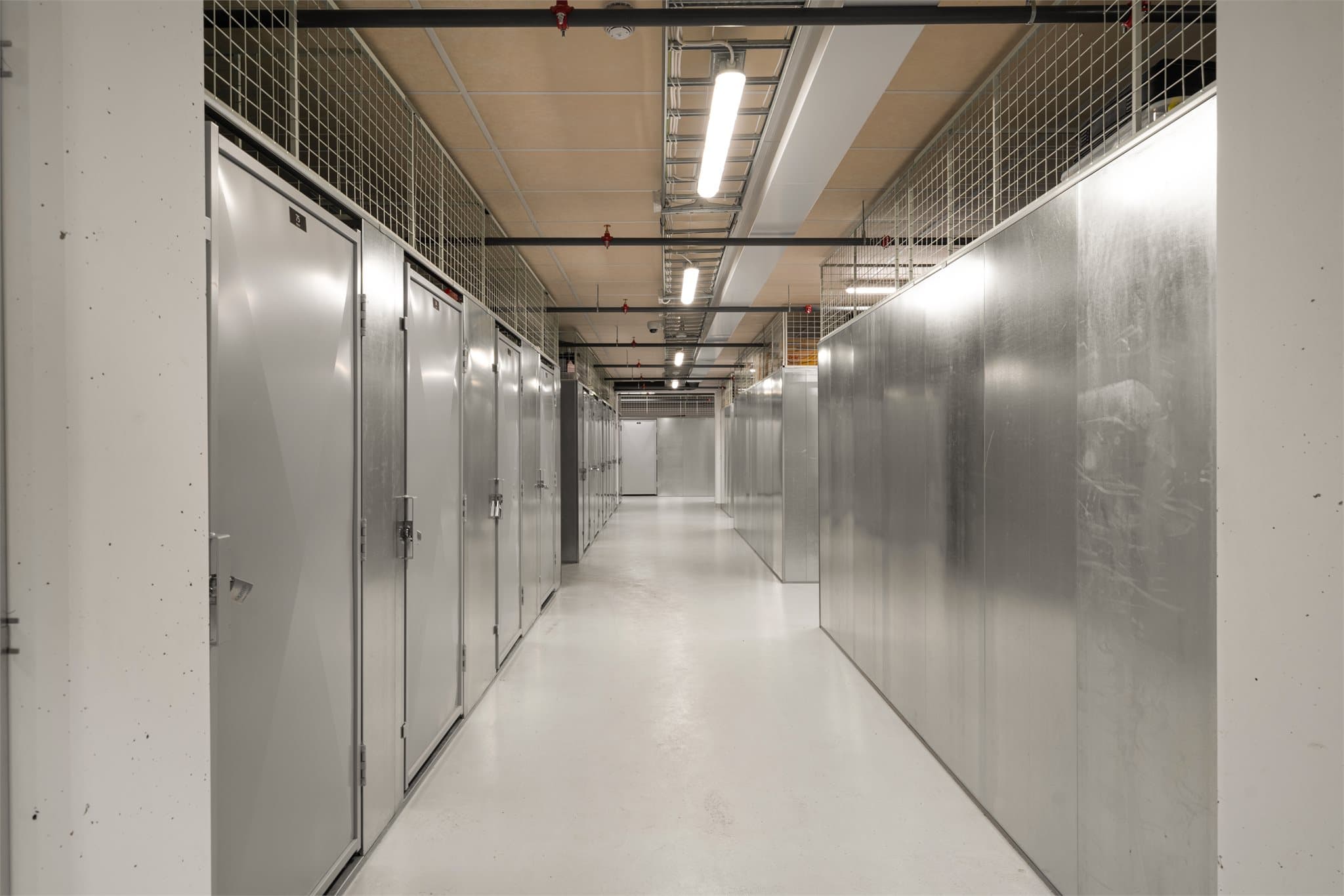 Sportsbod i lukket fellesanlegg.