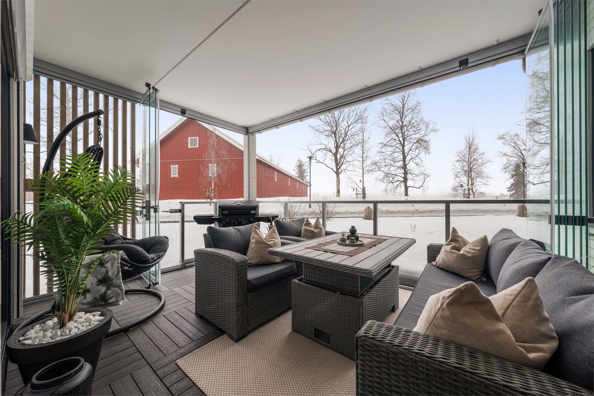 Leiligheten har en fin intern beliggenhet på feltet og har en innglasset terrasse på ca. 13 kvm.