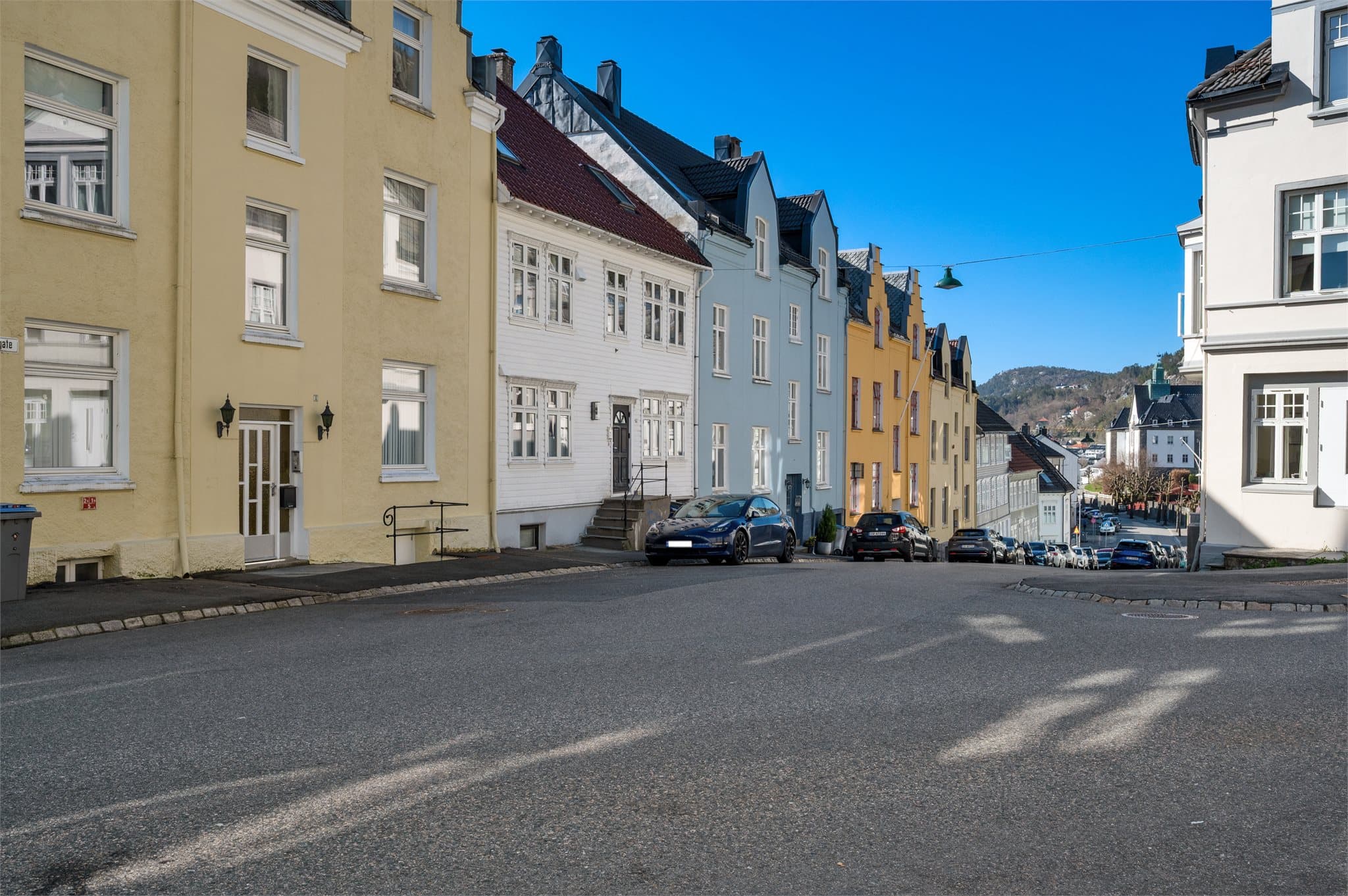 - Parkere i gaten kan man gjøre etter gjeldende bestemmelser -