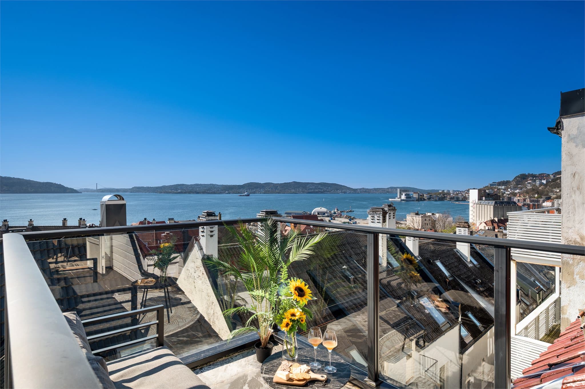 - En lekker 2-roms selveierleilighet med moderne kvaliteter beliggende i hjertet av Sandviken -