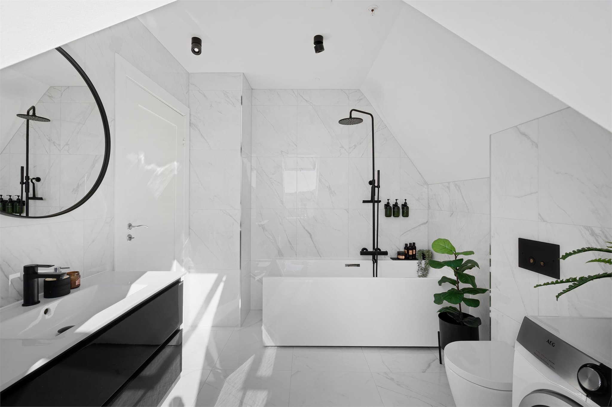 - Legg merke til regnfallsdusj, hverdagsluksus! -