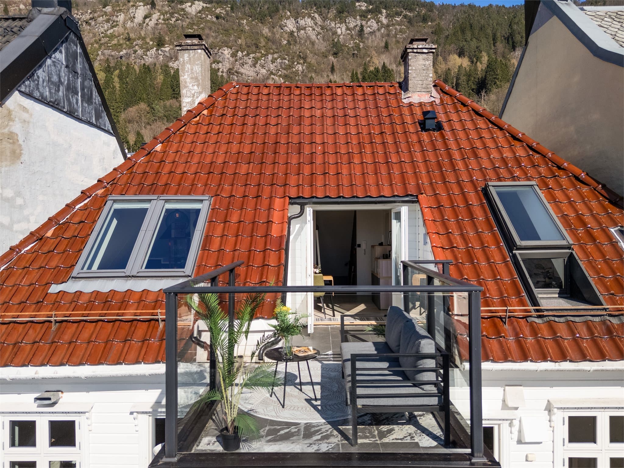 - På de finere dagene kan takterrassen oppleves som en forlengelse av stuen -