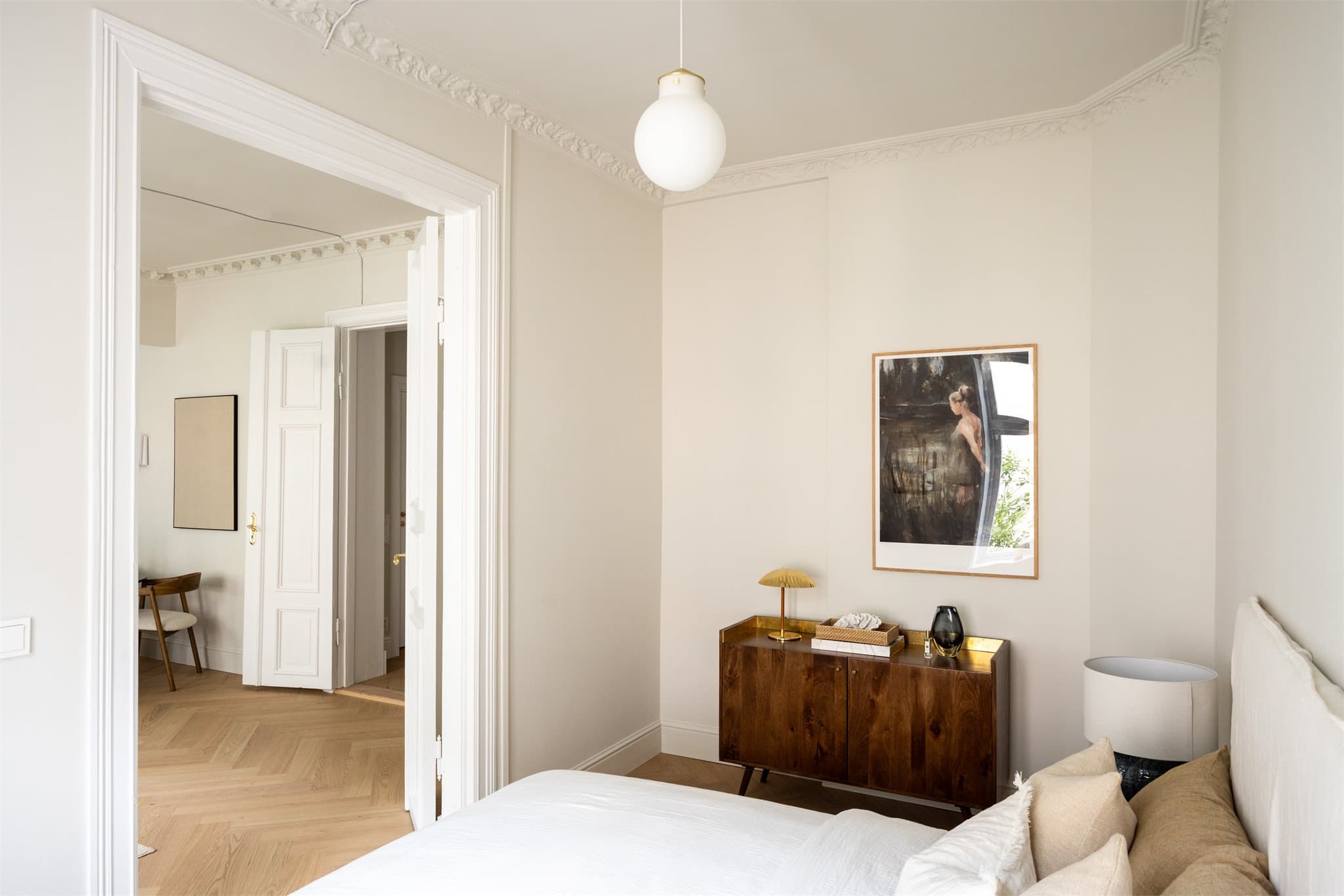 Flotte detaljer i himling som stukkatur og rosett.