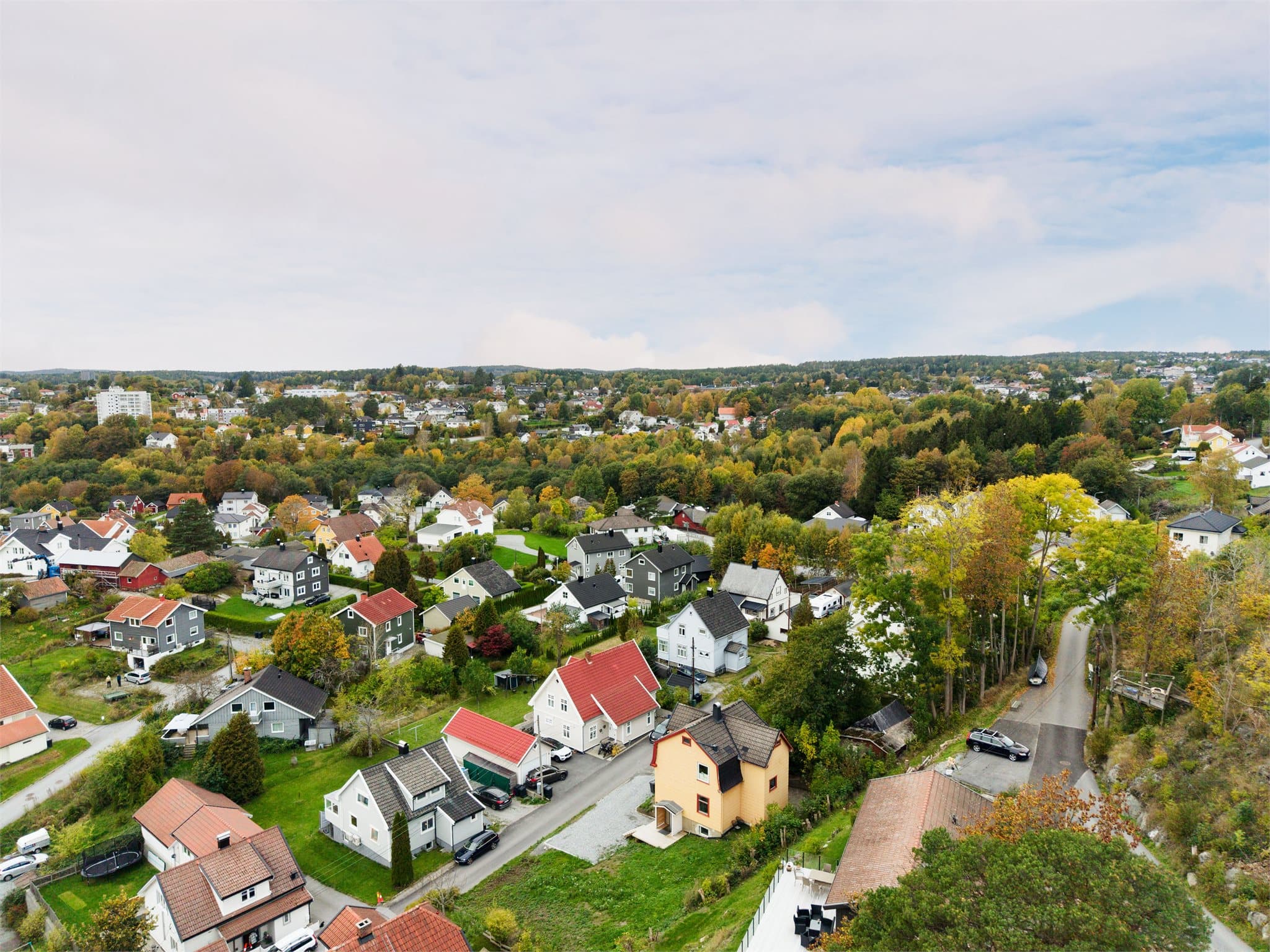 Kort vei til flotte turområder og lysløyper i Høiåsmarka og Venåsmarka.