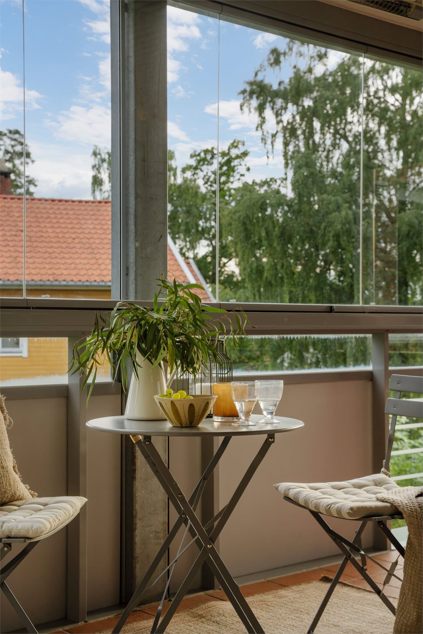 Utsikt over et etablert og rolig nabolag.