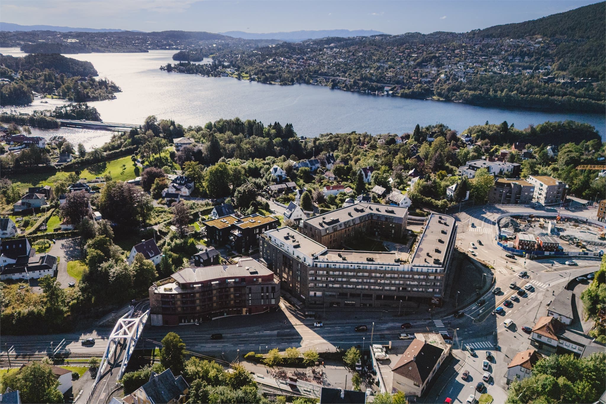 - Paradis er et veletablert og attraktivt boligområde, med alt en trenger innen kort avstand -