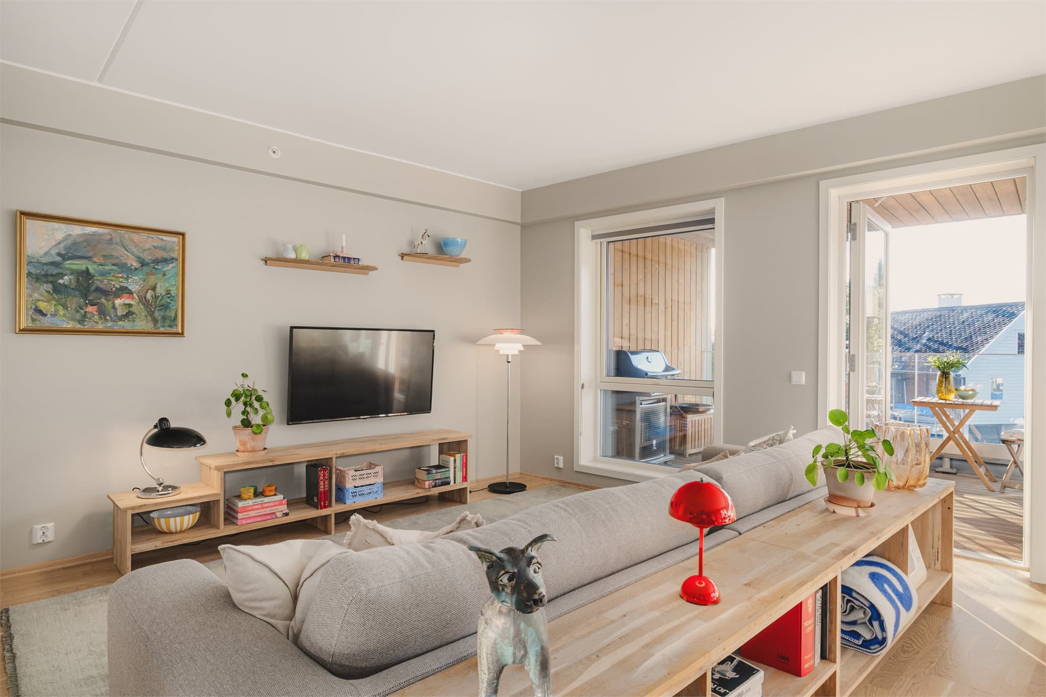 - Nå kan du sikre deg en nydelig 3-roms på Paradis, med kvaliteter som balansert ventilasjon, vestvendt balkong og fast garasjeplass med elbil-lader! -