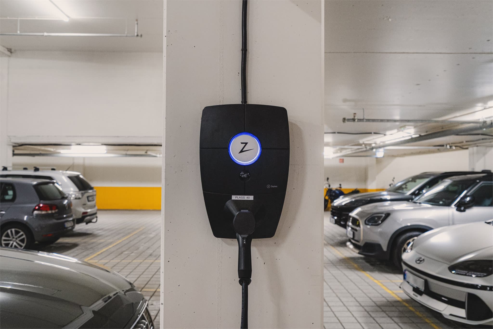 - Parkeringen har egen elbil ladestasjon fra Zaptec -