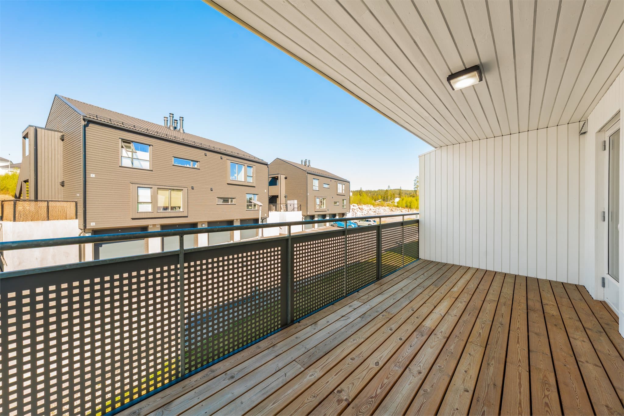 Balkong vendt mot vest gir sol på ettermiddag og kveld