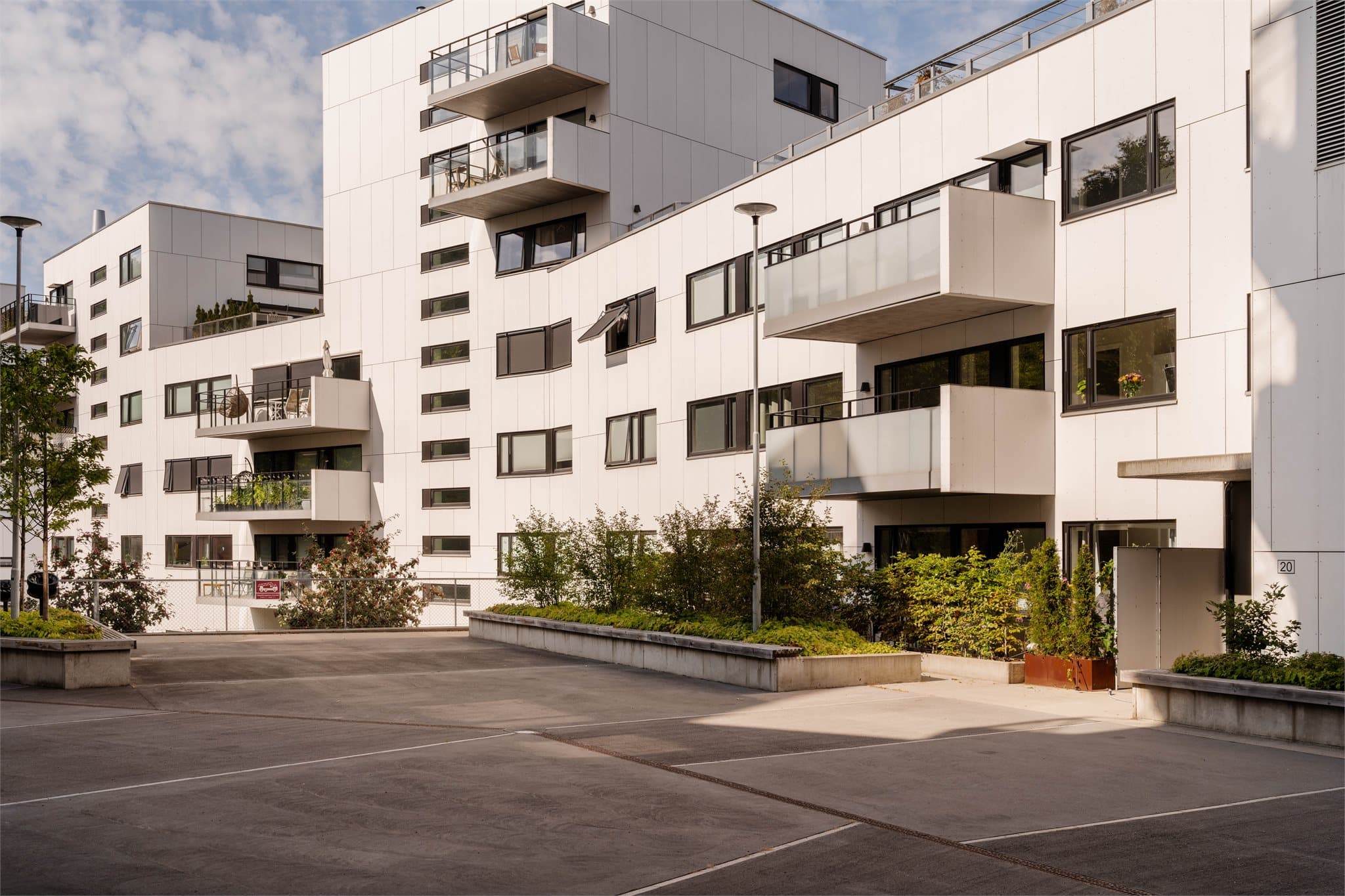 Her bor du i et moderne bygg fra 2019 med kort vei til både byliv, servicetilbud og flotte rekreasjonsområder