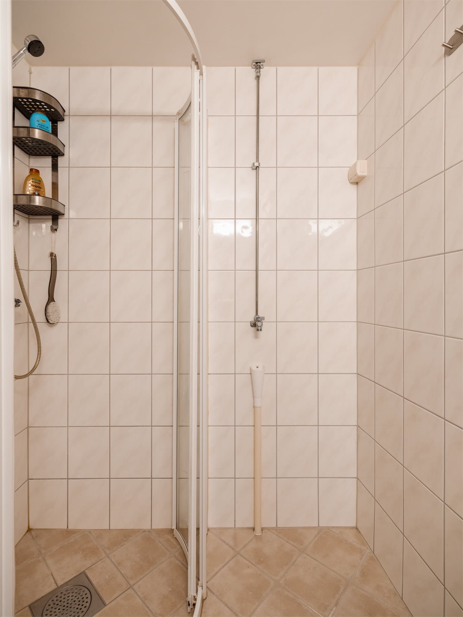 Det er opplegg for vaskemaskin på baderommet.