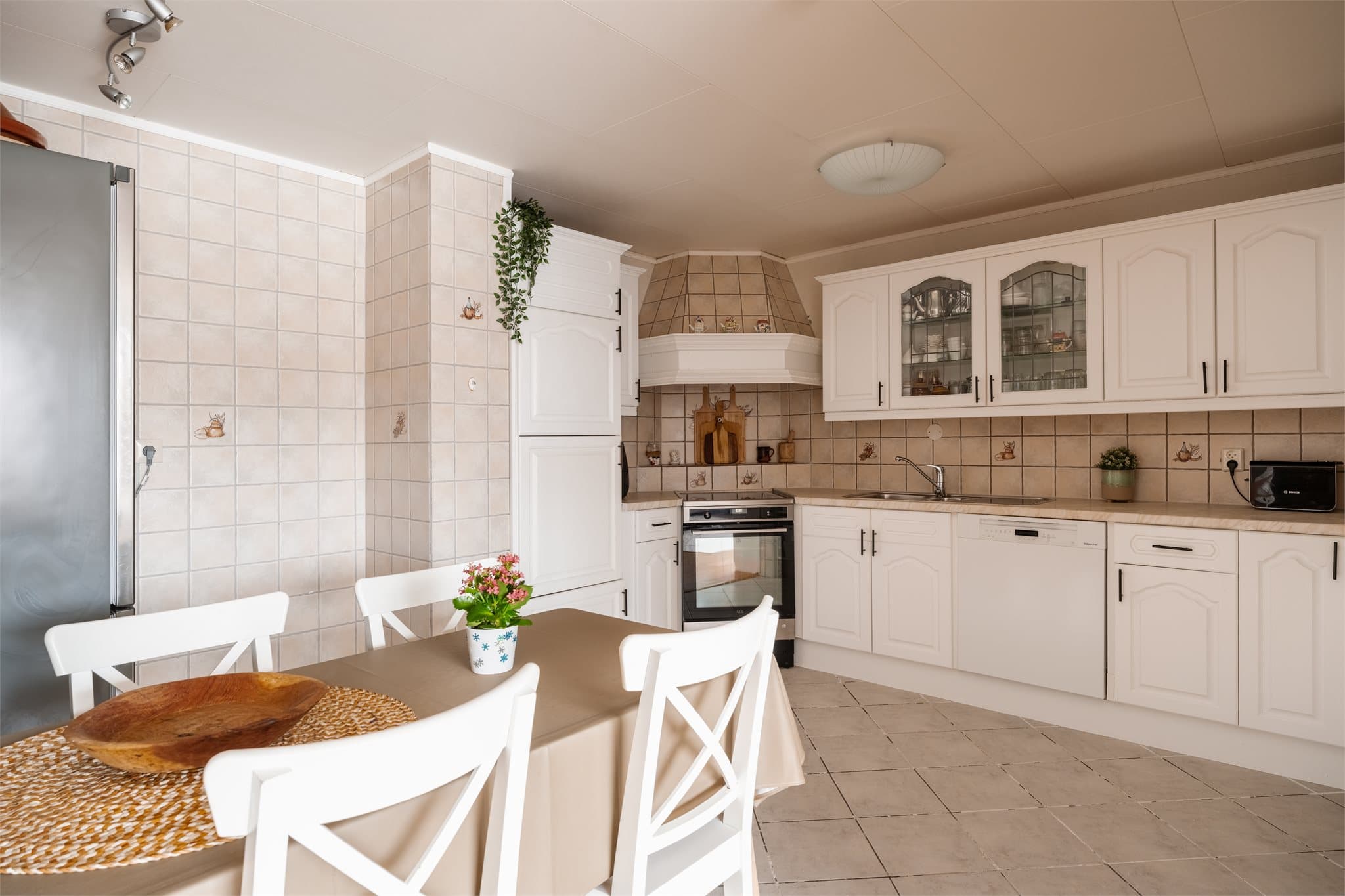 Lekkert kjøkken med lekre farge- og materialvalg.