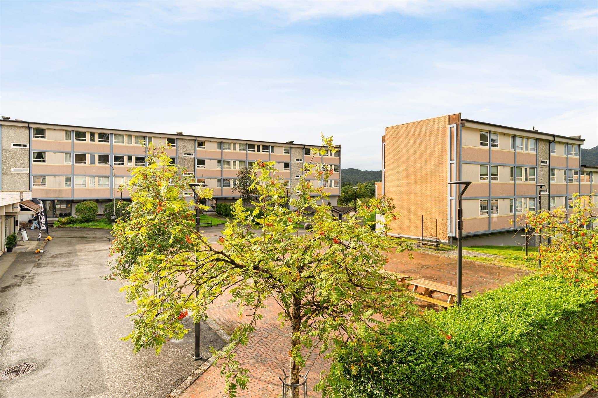 - Balkongen måler 4,3m², og den vestvendte beliggenheten sørger for svært gode solforhold -